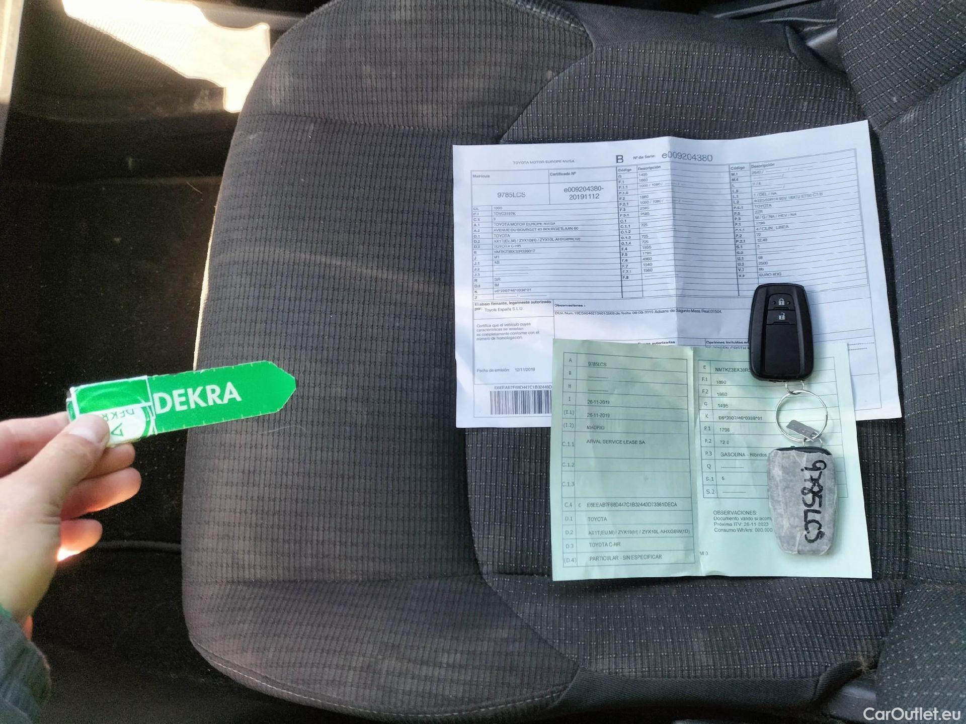  Toyota  C-HR TOYOTA  / 2016 / 5P / todoterreno 1.8 125H Advance (CX) #1