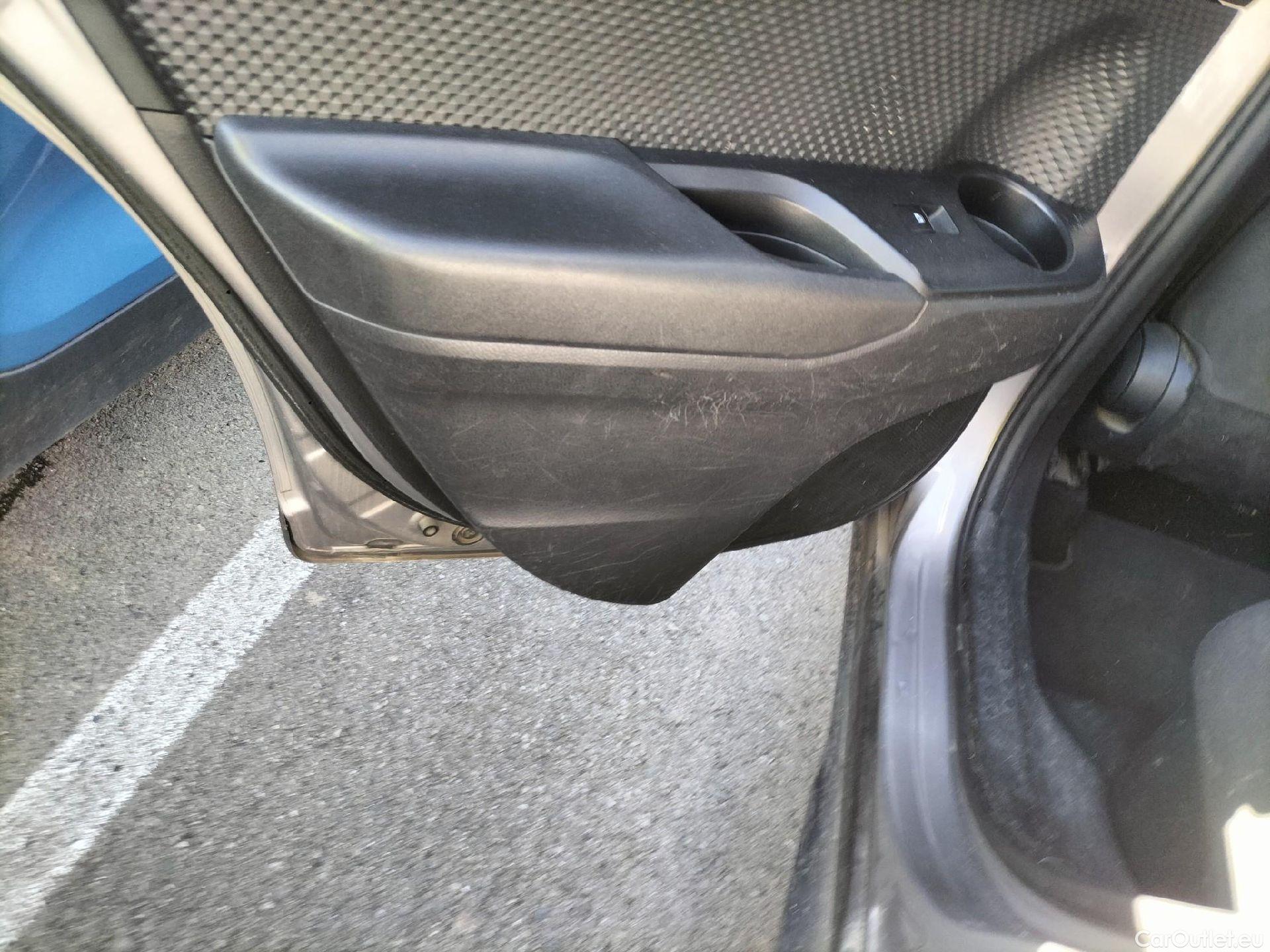  Toyota  C-HR TOYOTA  / 2016 / 5P / todoterreno 1.8 125H Advance (CX) #28