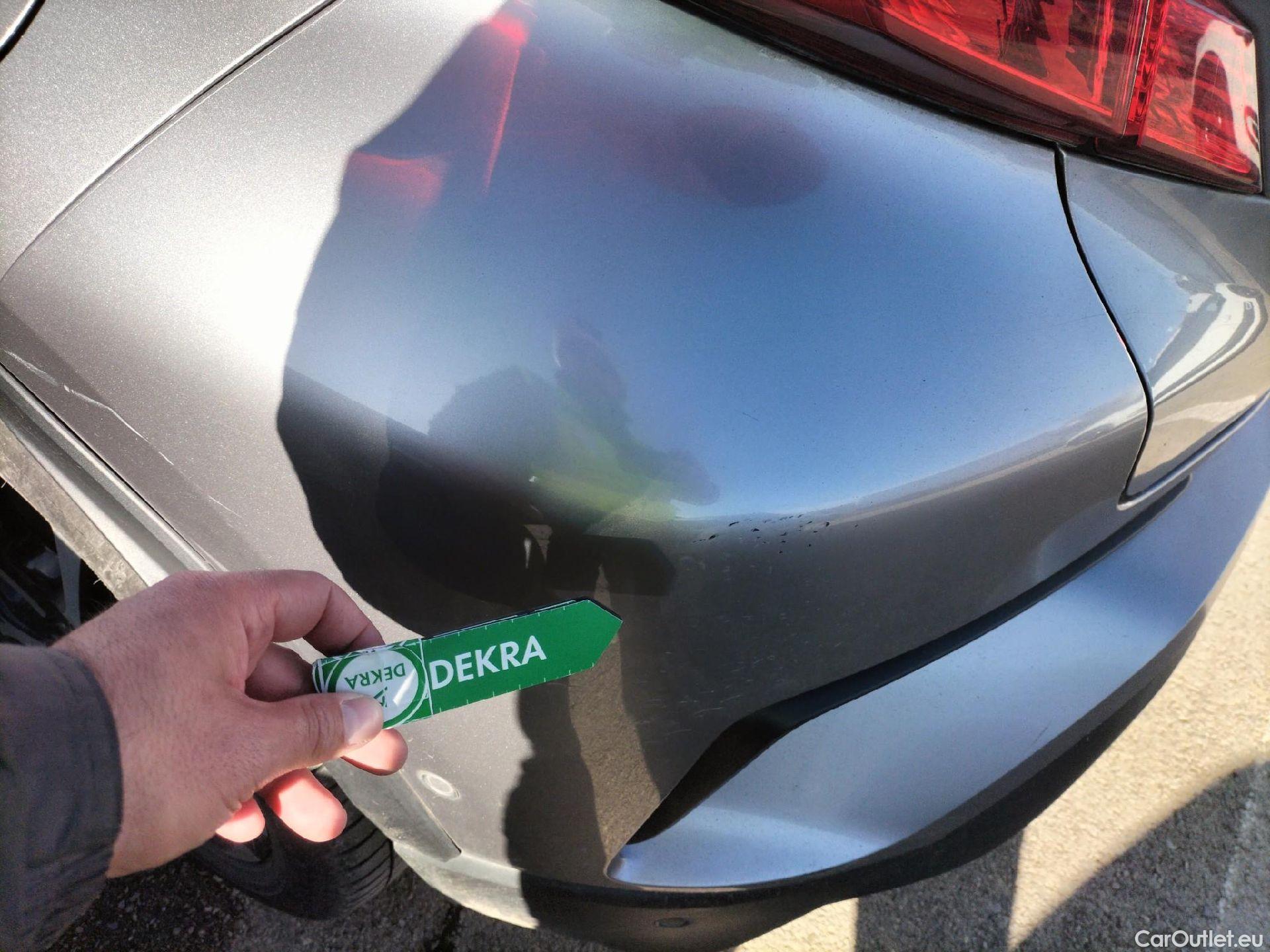  Toyota  C-HR TOYOTA  / 2016 / 5P / todoterreno 1.8 125H Advance (CX) #32