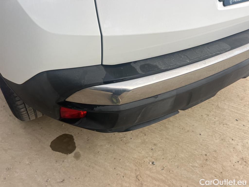  Peugeot  3008 PEUGEOT  / 2016 / 5P / todoterreno 1.2 PURETECH 96KW (130CV) ACTIVE S&S #28