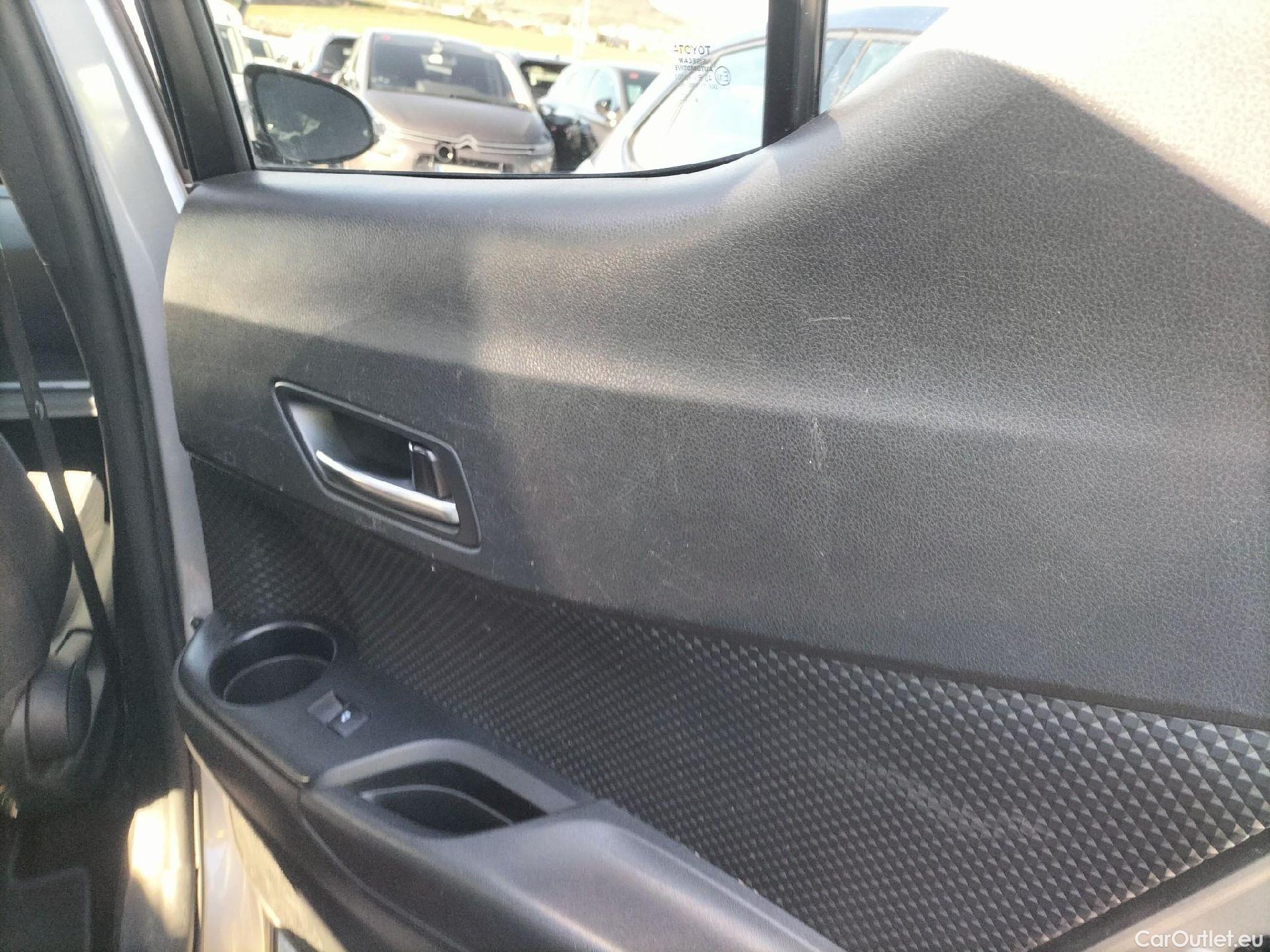  Toyota  C-HR TOYOTA  / 2016 / 5P / todoterreno 1.8 125H Advance (CX) #56