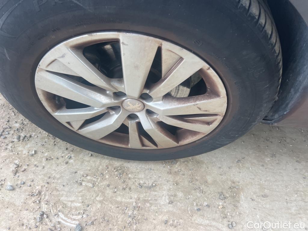  Peugeot  3008 PEUGEOT  / 2016 / 5P / todoterreno 1.2 PURETECH 96KW (130CV) ACTIVE S&S #13