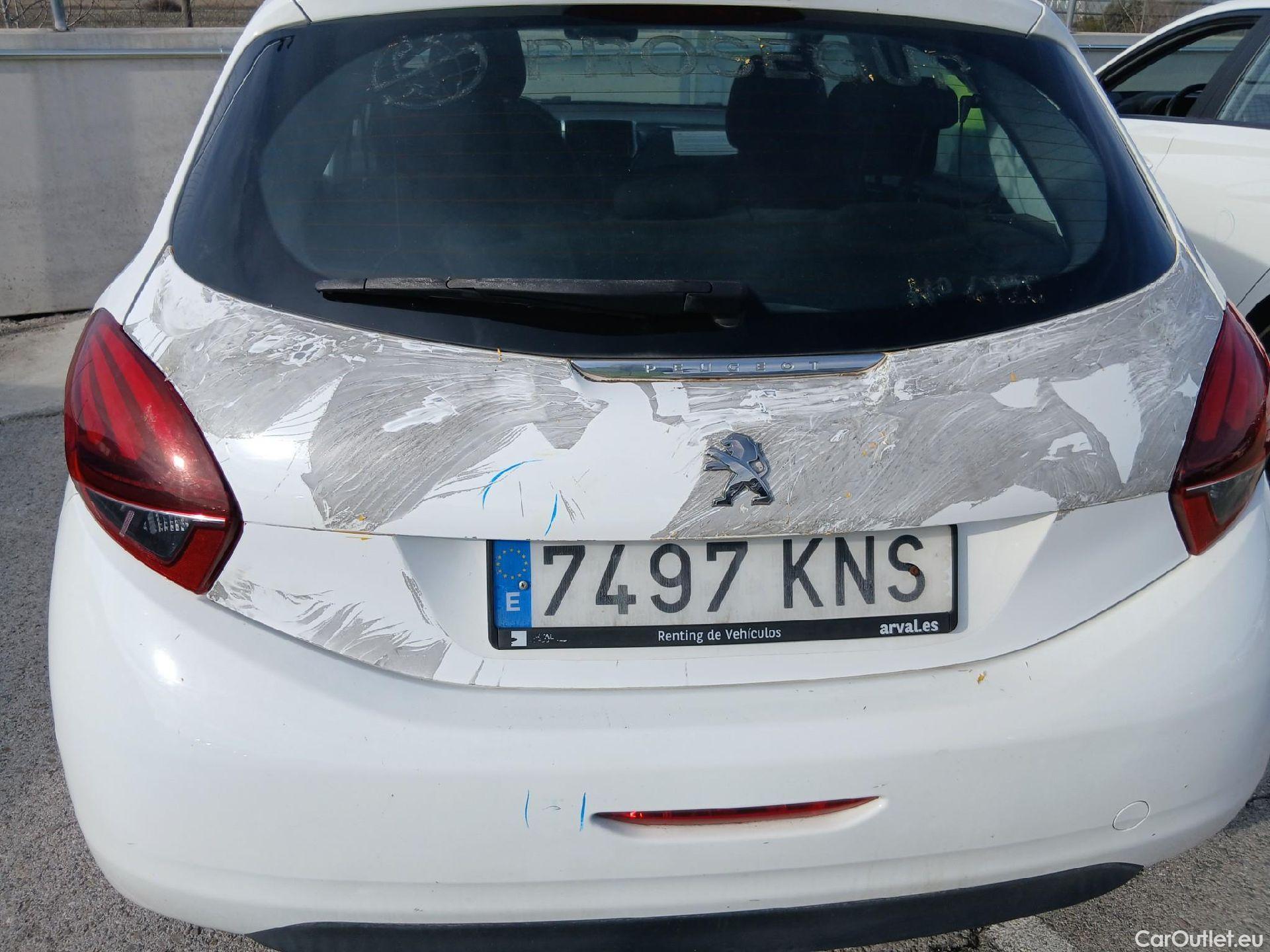  Peugeot  208 PEUGEOT  / 2015 / 5P / berlina con portón 5P ACTIVE BlueHDi 73kW (100CV) #21