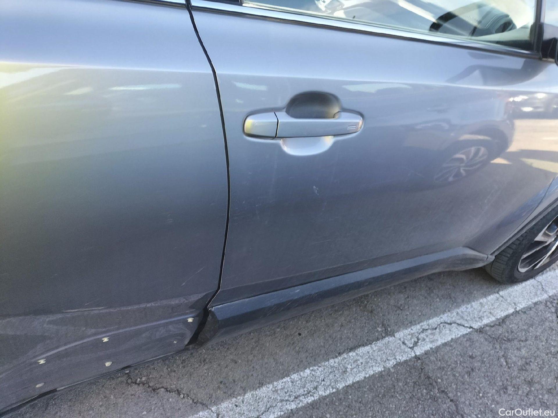  Toyota  C-HR TOYOTA  / 2016 / 5P / todoterreno 1.8 125H Advance (CX) #59