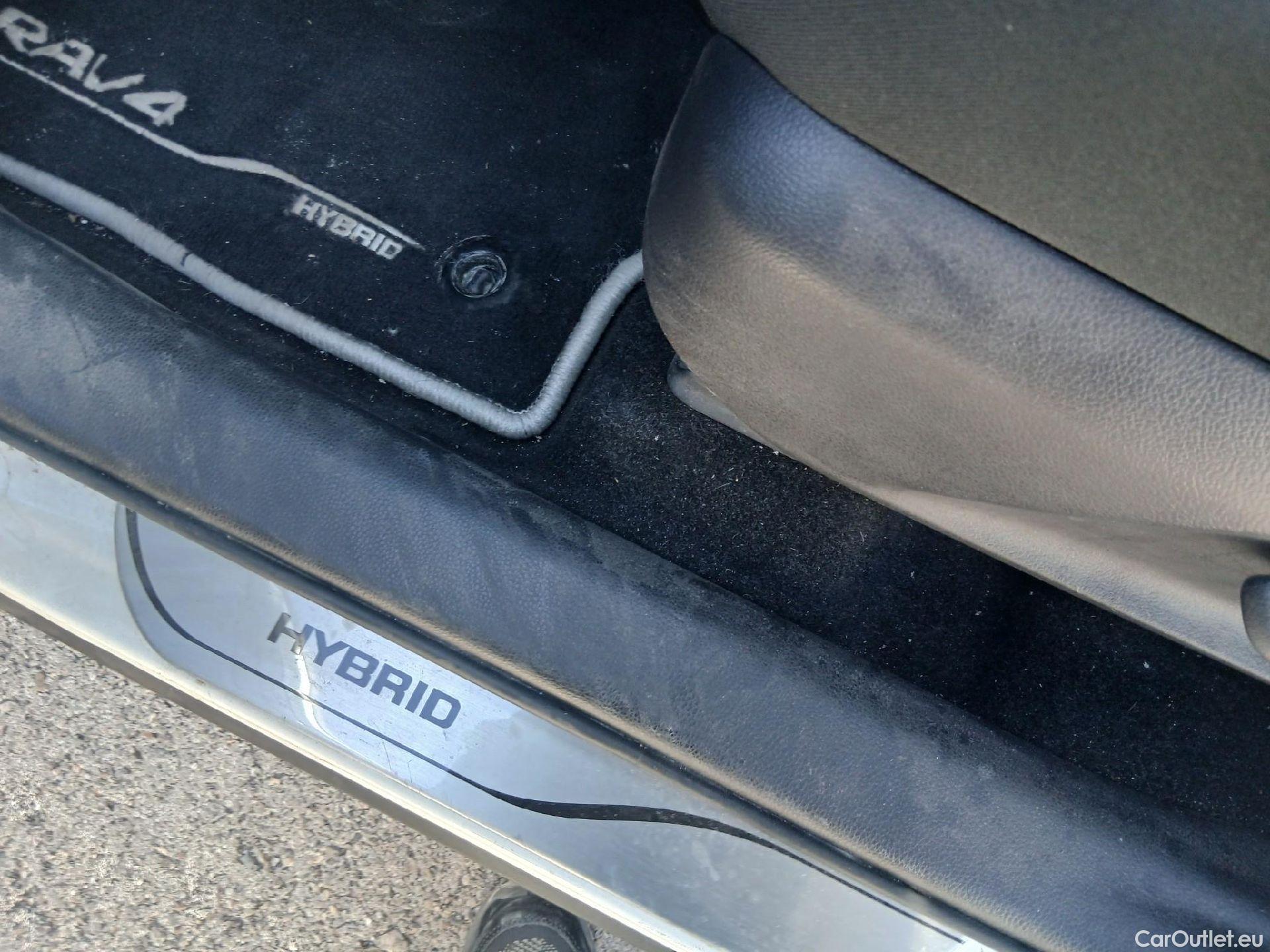  Toyota  RAV4 TOYOTA  / 2018 / 5P / todoterreno 2.5l 220H Advance #1