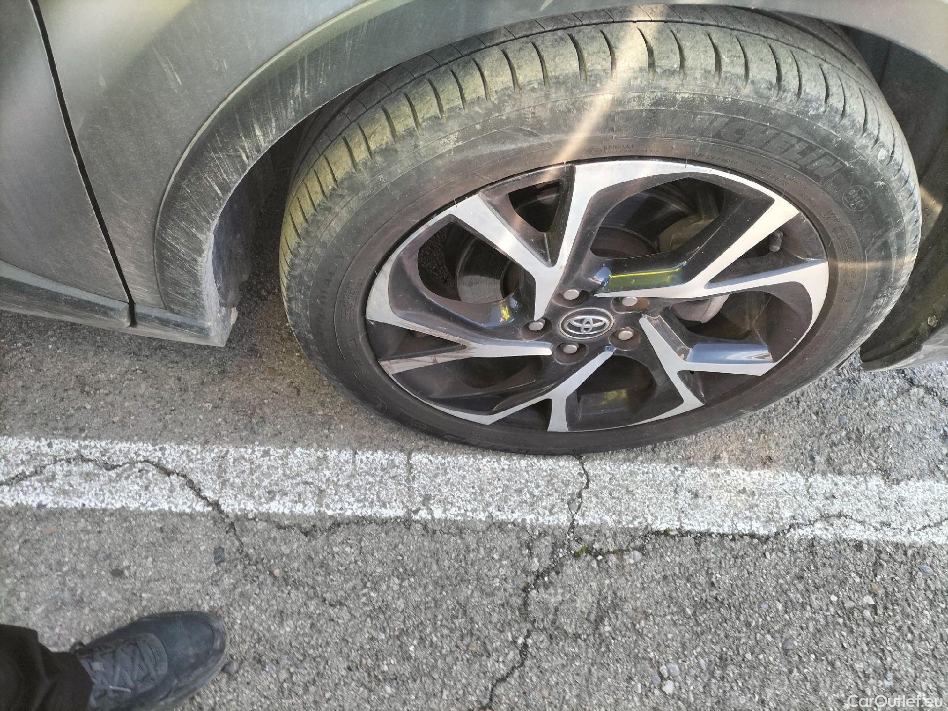  Toyota  C-HR TOYOTA  / 2016 / 5P / todoterreno 1.8 125H Advance (CX) #64