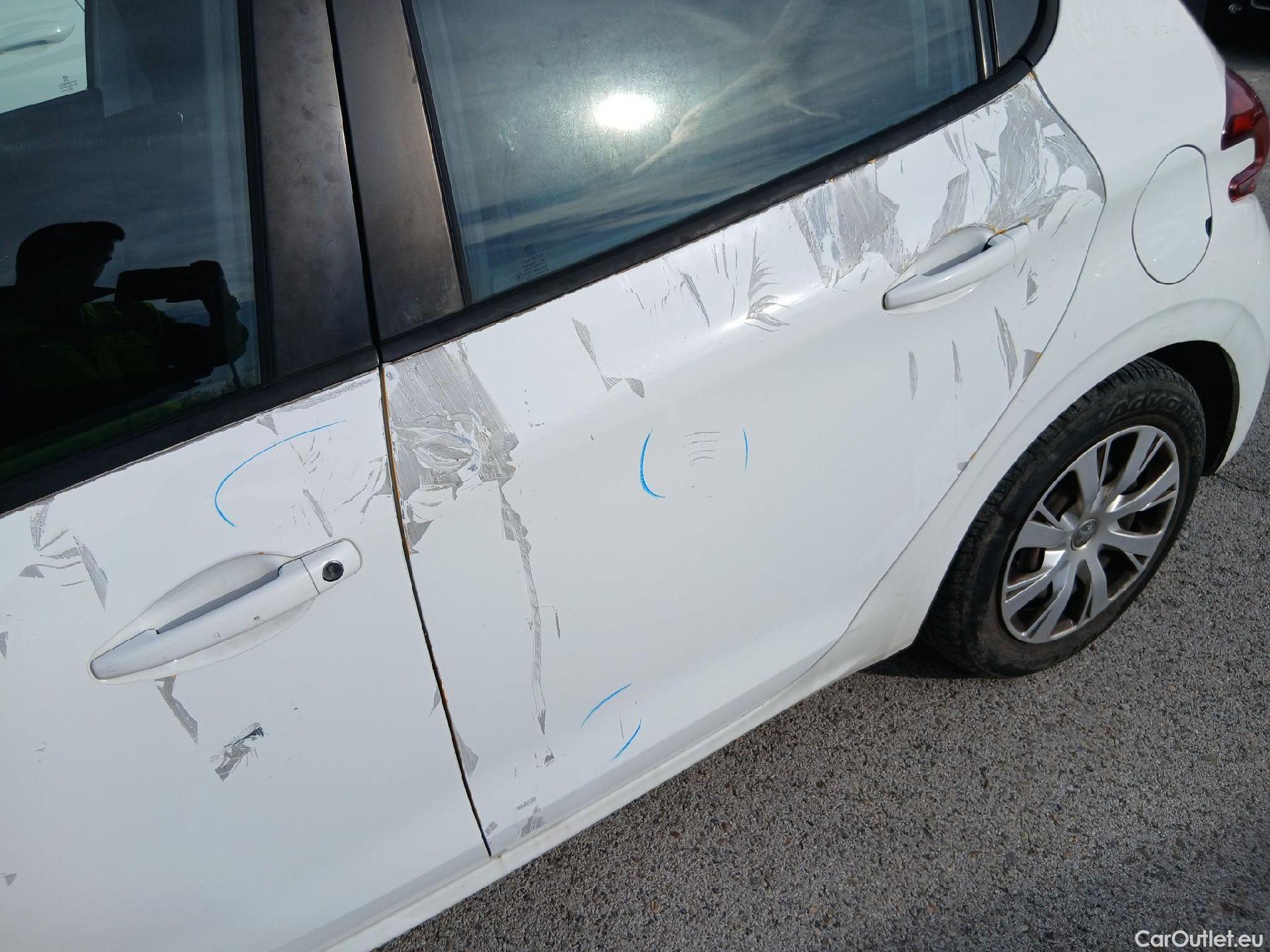  Peugeot  208 PEUGEOT  / 2015 / 5P / berlina con portón 5P ACTIVE BlueHDi 73kW (100CV) #26