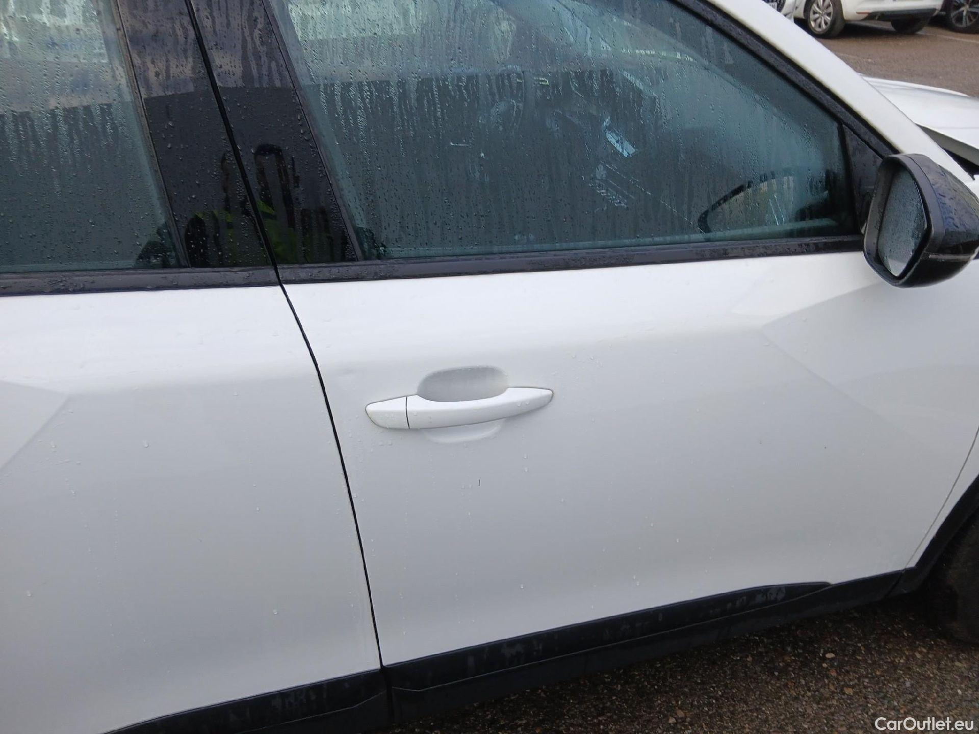  Peugeot  2008 PEUGEOT  / 2019 / 5P / todoterreno Active Puretech 100 S&S BVM6 #25