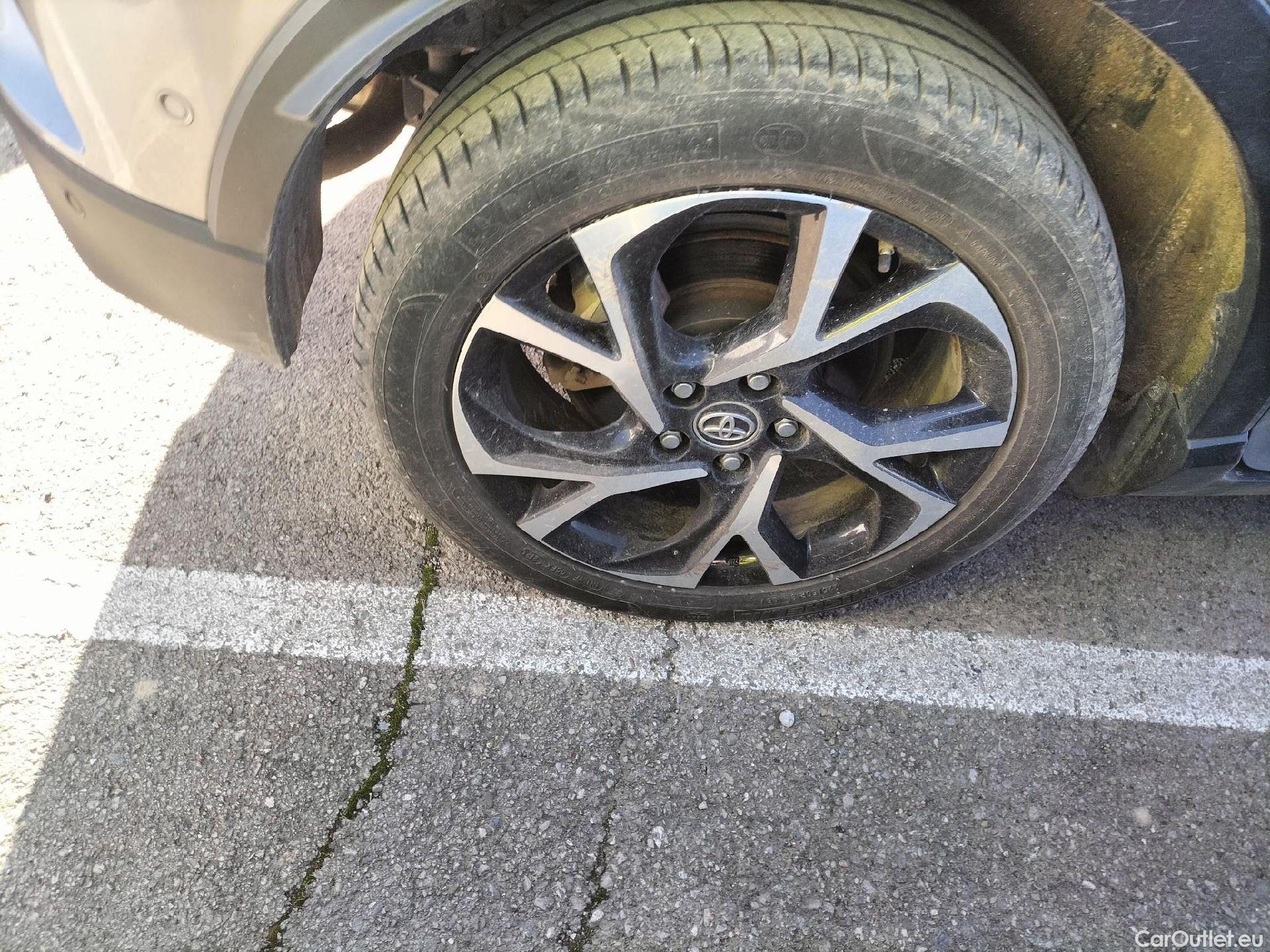  Toyota  C-HR TOYOTA  / 2016 / 5P / todoterreno 1.8 125H Advance (CX) #46