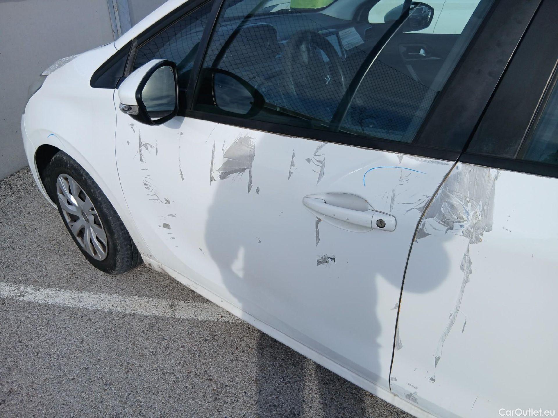  Peugeot  208 PEUGEOT  / 2015 / 5P / berlina con portón 5P ACTIVE BlueHDi 73kW (100CV) #14