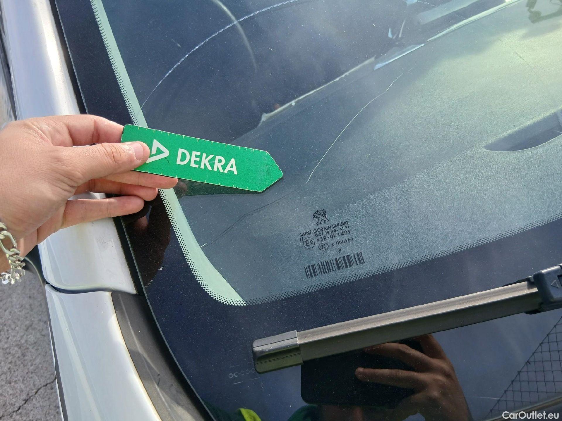  Peugeot  208 PEUGEOT  / 2015 / 5P / berlina con portón 5P ACTIVE BlueHDi 73kW (100CV) #12