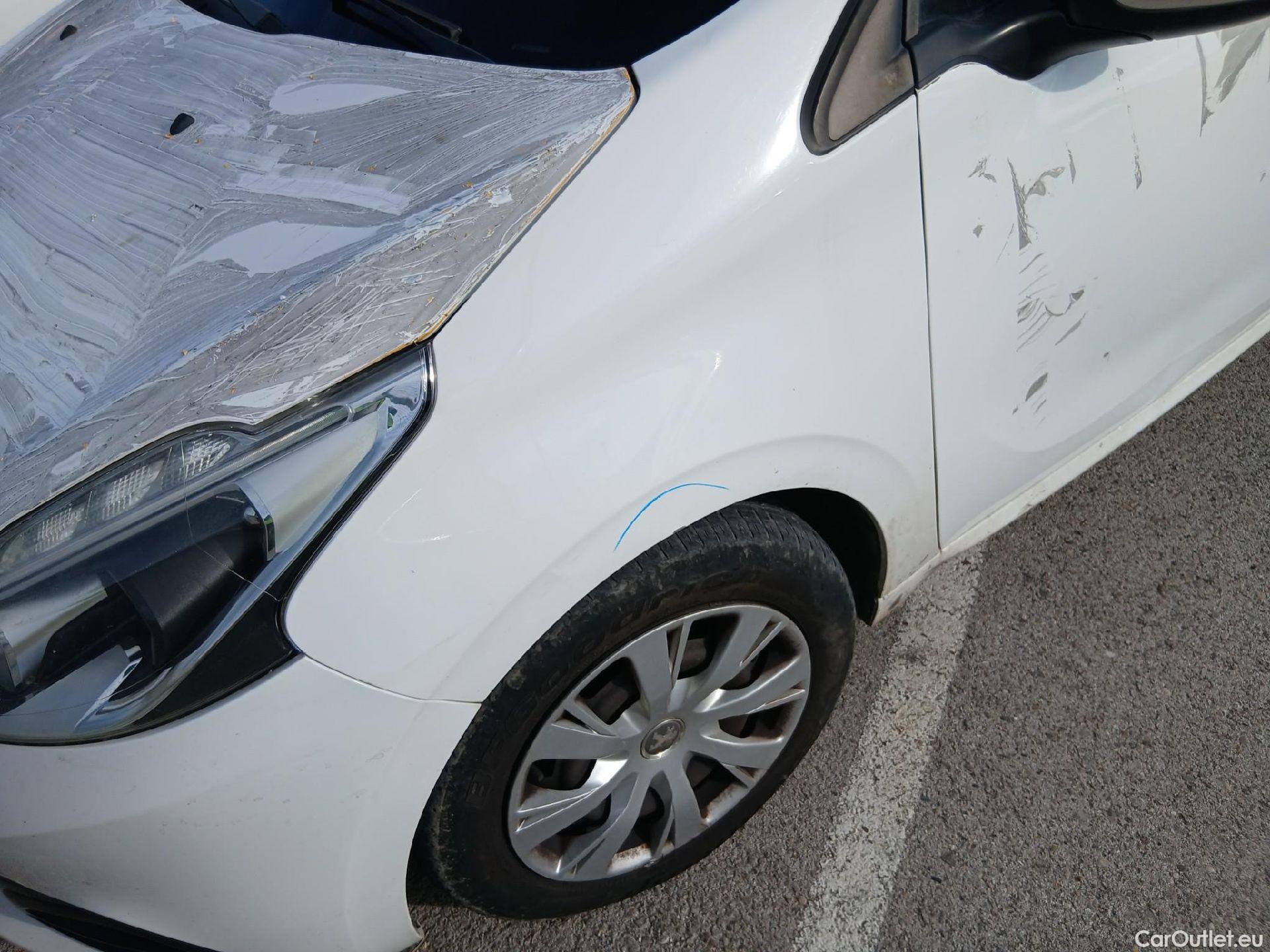  Peugeot  208 PEUGEOT  / 2015 / 5P / berlina con portón 5P ACTIVE BlueHDi 73kW (100CV) #7