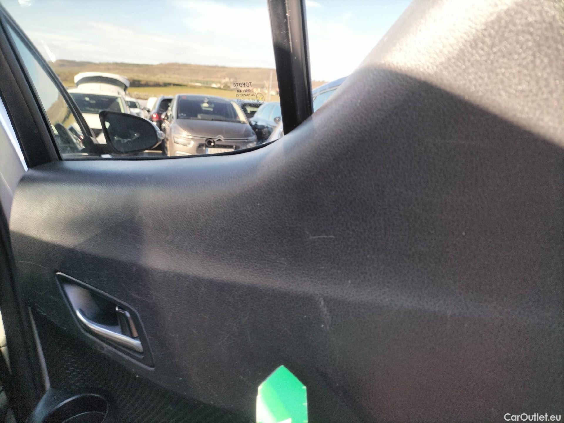  Toyota  C-HR TOYOTA  / 2016 / 5P / todoterreno 1.8 125H Advance (CX) #57