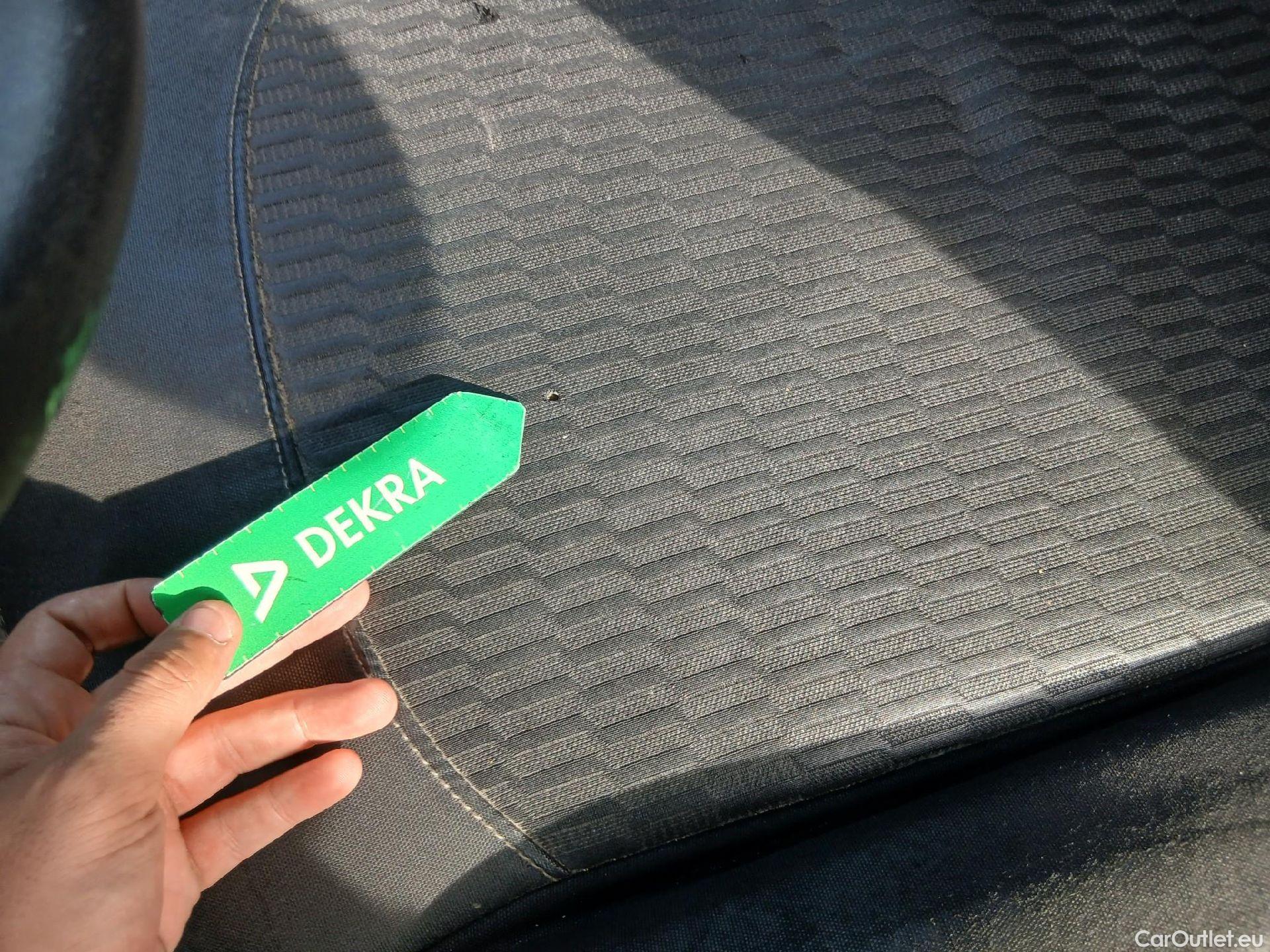  Peugeot  208 PEUGEOT  / 2015 / 5P / berlina con portón 5P ACTIVE BlueHDi 73kW (100CV) #18