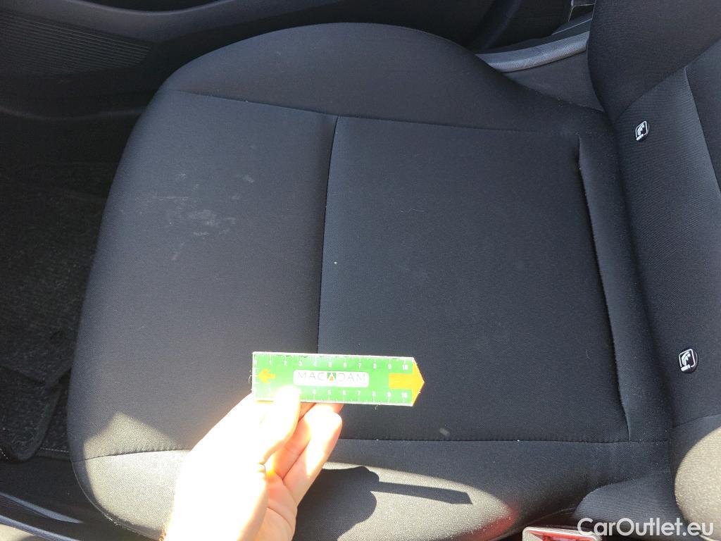  Renault  Clio RENAULT  / 2019 / 5P / berlina con portón Business Blue dCi 74kW (100CV) #70