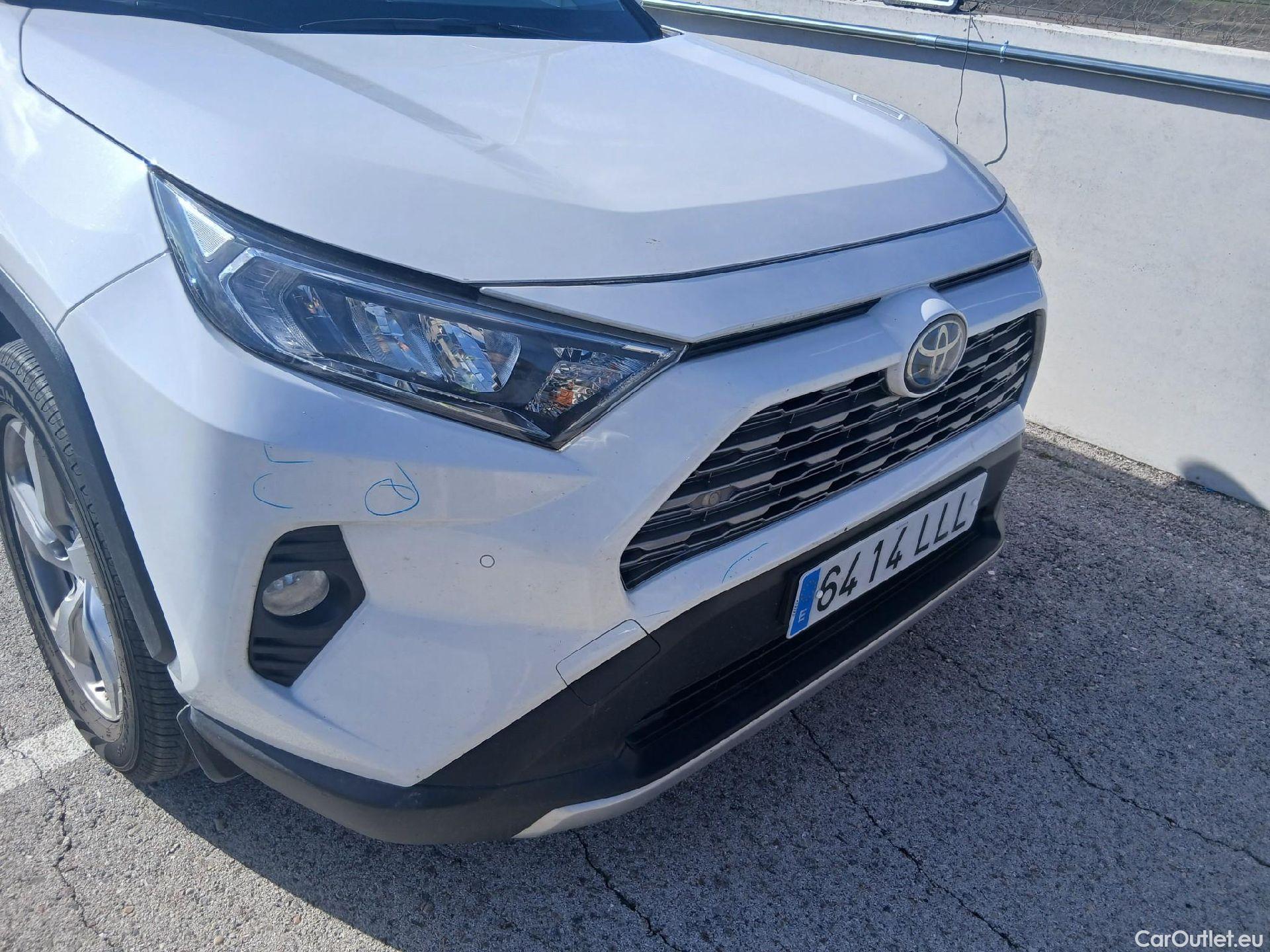  Toyota  RAV4 TOYOTA  / 2018 / 5P / todoterreno 2.5l 220H Advance #3