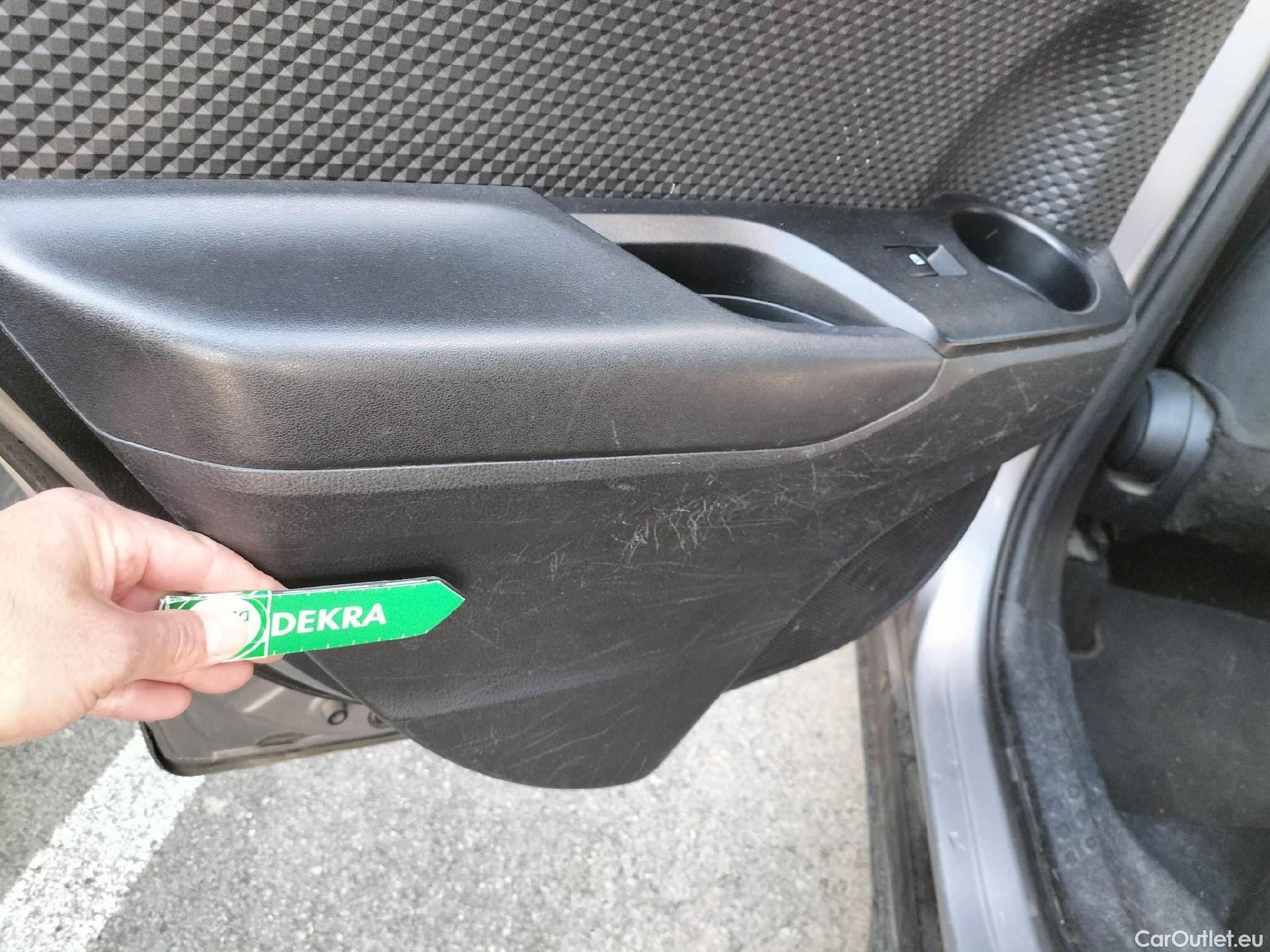  Toyota  C-HR TOYOTA  / 2016 / 5P / todoterreno 1.8 125H Advance (CX) #27