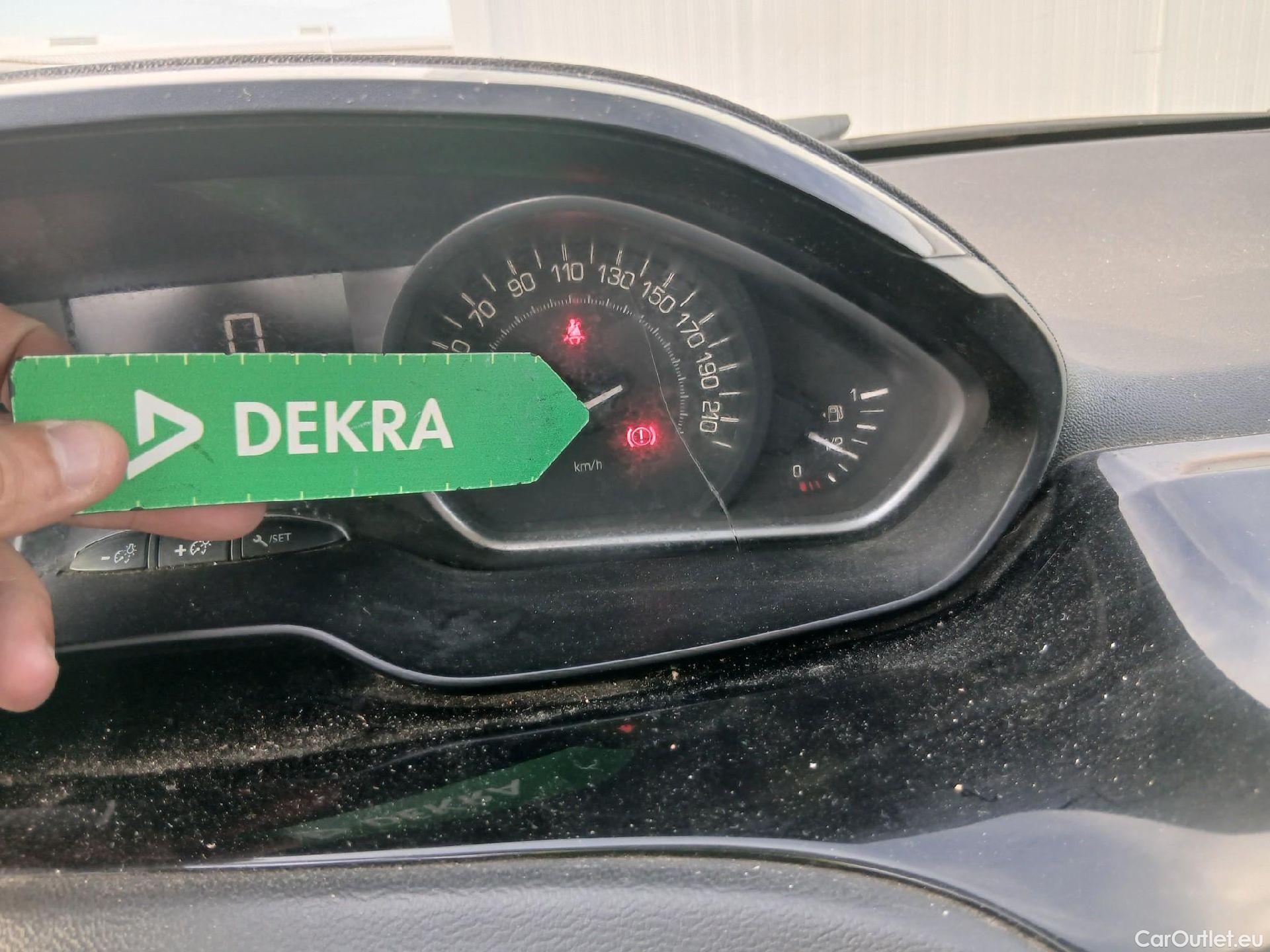  Peugeot  208 PEUGEOT  / 2015 / 5P / berlina con portón 5P ACTIVE BlueHDi 73kW (100CV) #2