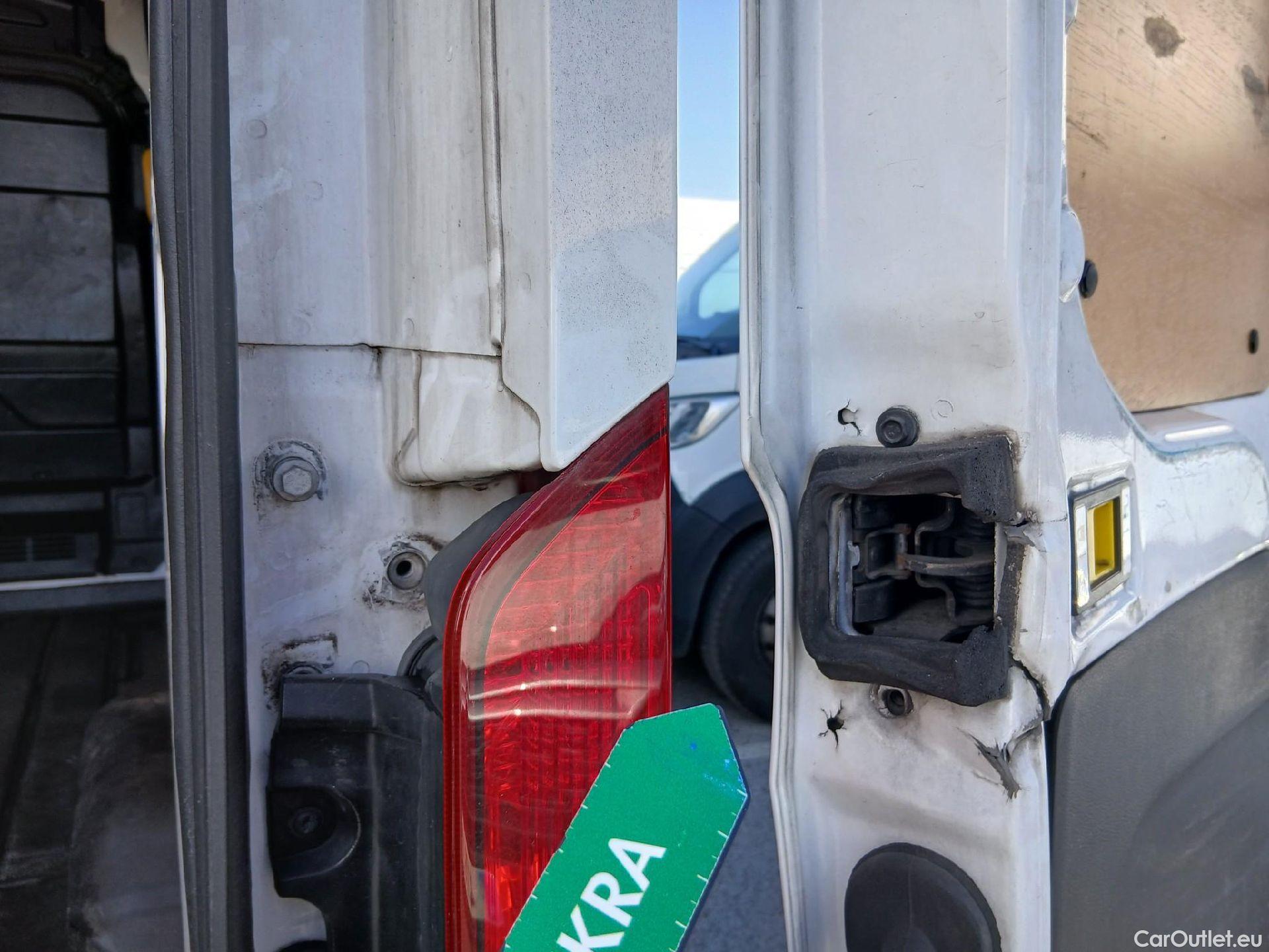  Ford  Transit FORD  / 2013 / 4P / furgón 310 96kW L2H2 Van Trend Delantera #28