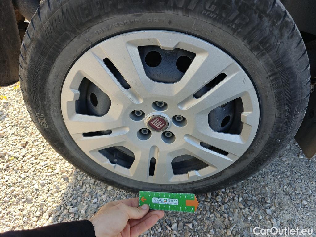  Fiat  Doblo FIAT Doblò Cargo/2015/4P/furgón derivado de turismo Cargo SX 1.6 Mjet 66kW (90CV) #22