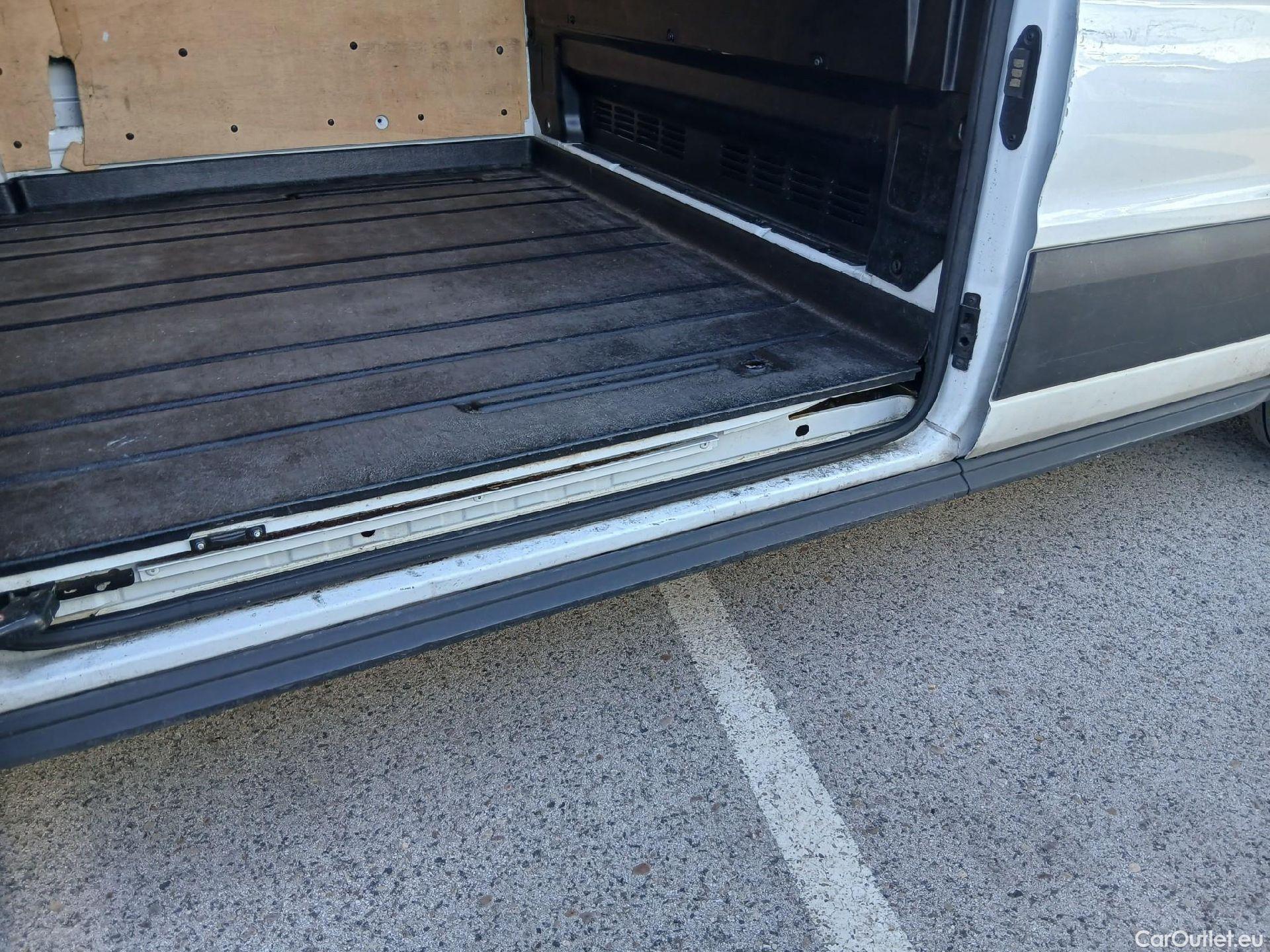  Ford  Transit FORD  / 2013 / 4P / furgón 310 96kW L2H2 Van Trend Delantera #53