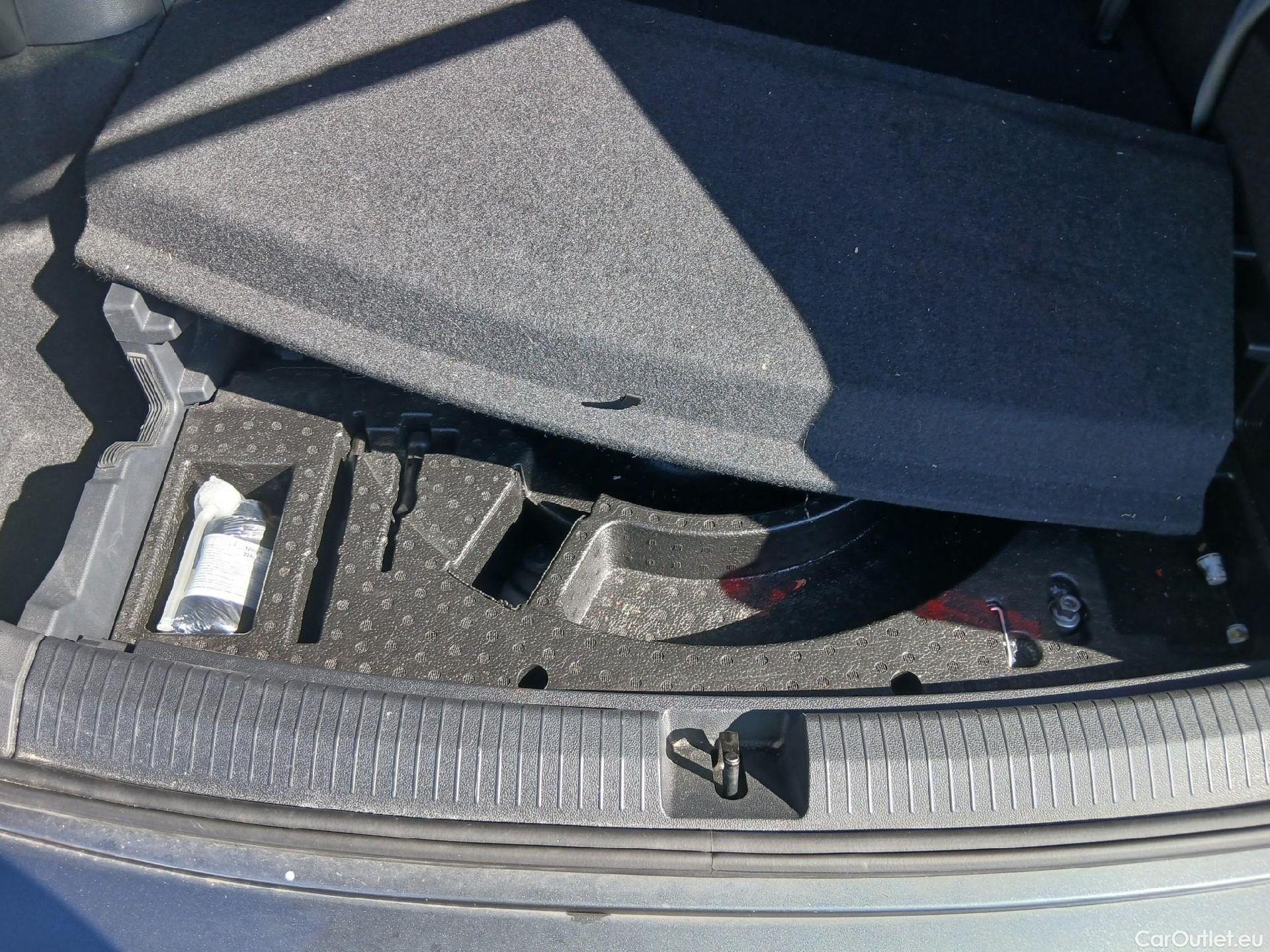  Volkswagen  Tiguan VOLKSWAGEN  Allspace / 2021 / 5P / todoterreno Life 2.0 TDI 110kW (150CV) DSG #1