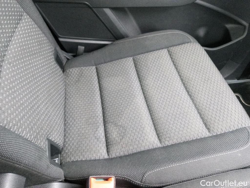  Volkswagen  Touran VOLKSWAGEN  / 2015 / 5P / monovolumen compacto Advance 1.6 TDI 85kW (115CV) DSG #20