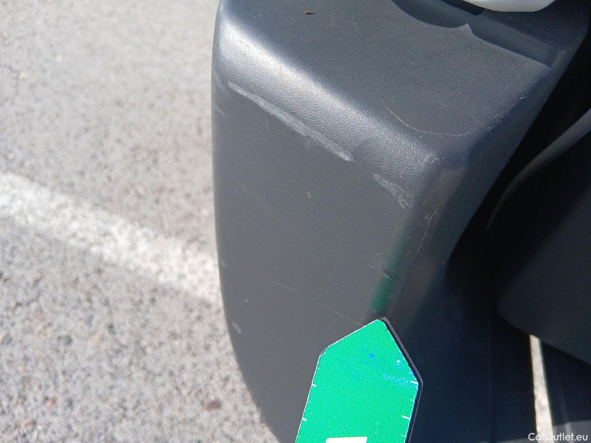  Ford  Transit FORD  / 2013 / 4P / furgón 310 96kW L2H2 Van Trend Delantera #17