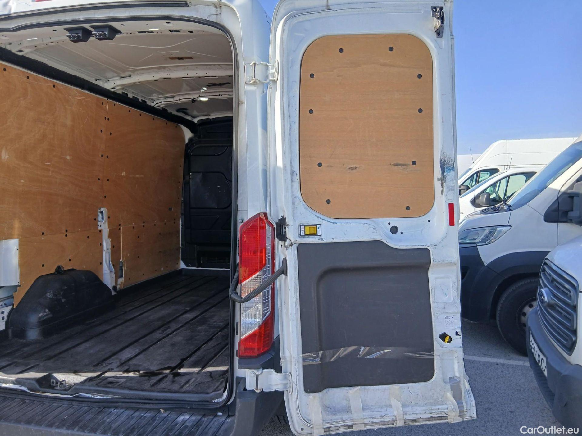  Ford  Transit FORD  / 2013 / 4P / furgón 310 96kW L2H2 Van Trend Delantera #30