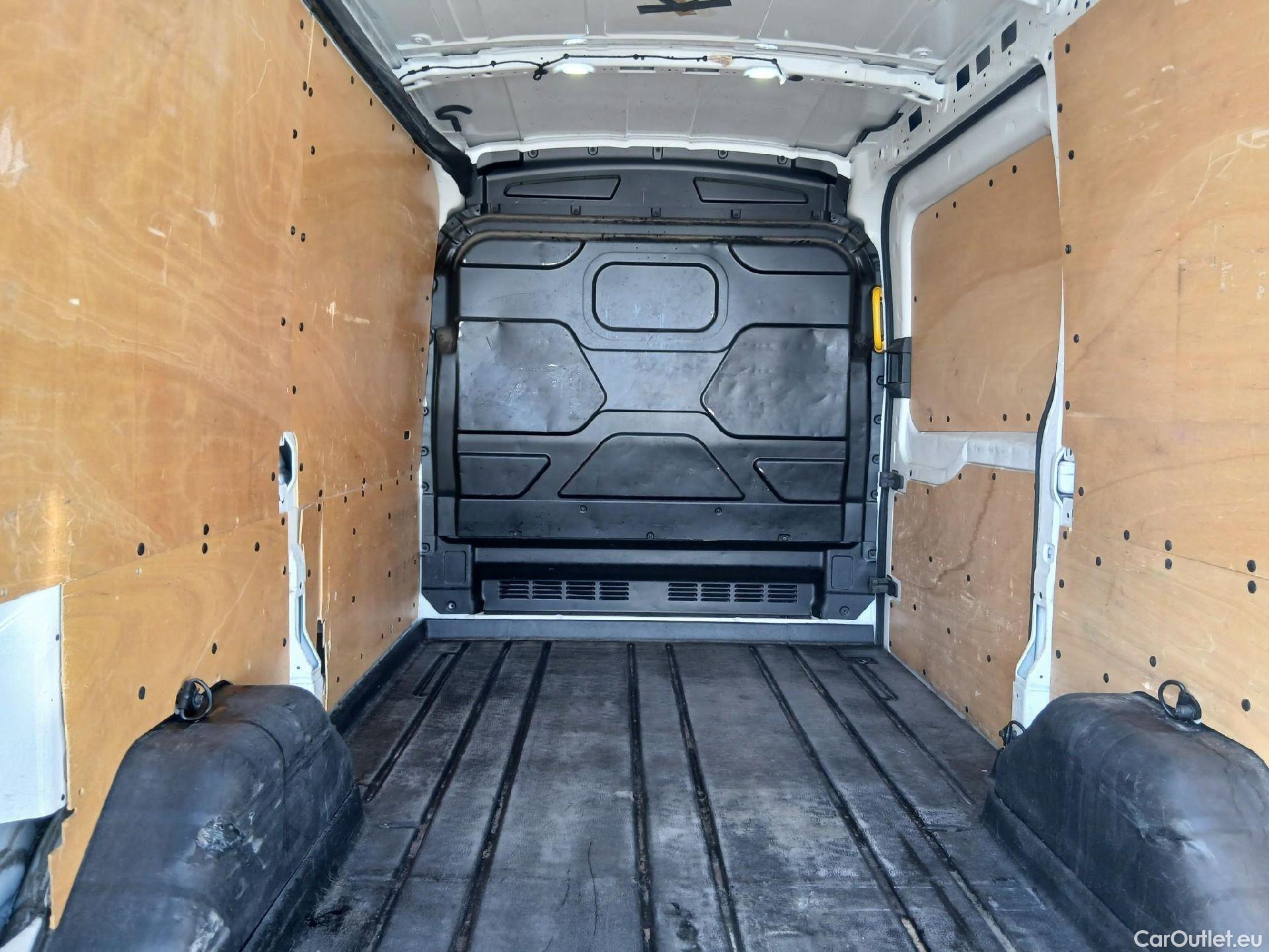  Ford  Transit FORD  / 2013 / 4P / furgón 310 96kW L2H2 Van Trend Delantera #25