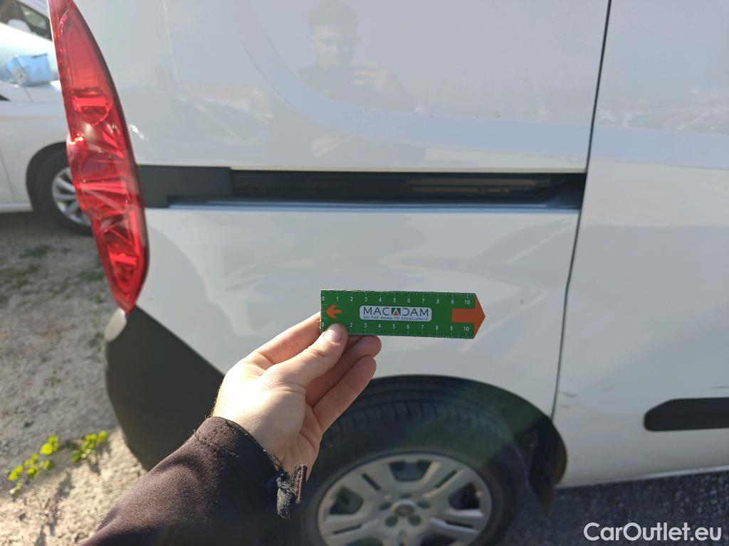  Fiat  Doblo FIAT Doblò Cargo/2015/4P/furgón derivado de turismo Cargo SX 1.6 Mjet 66kW (90CV) #31