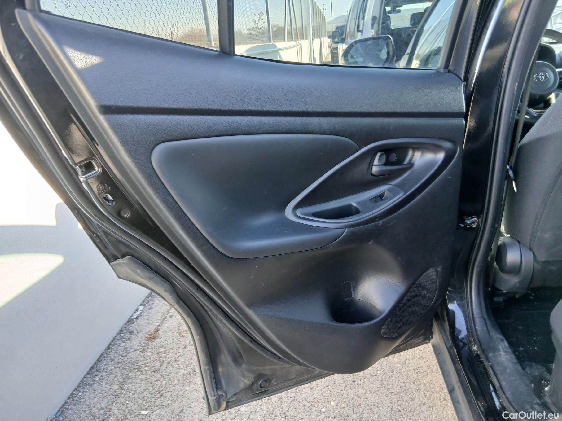  Toyota  Yaris Cross TOYOTA  / 2021 / 5P / todoterreno 1.5 120H Active Plus #22