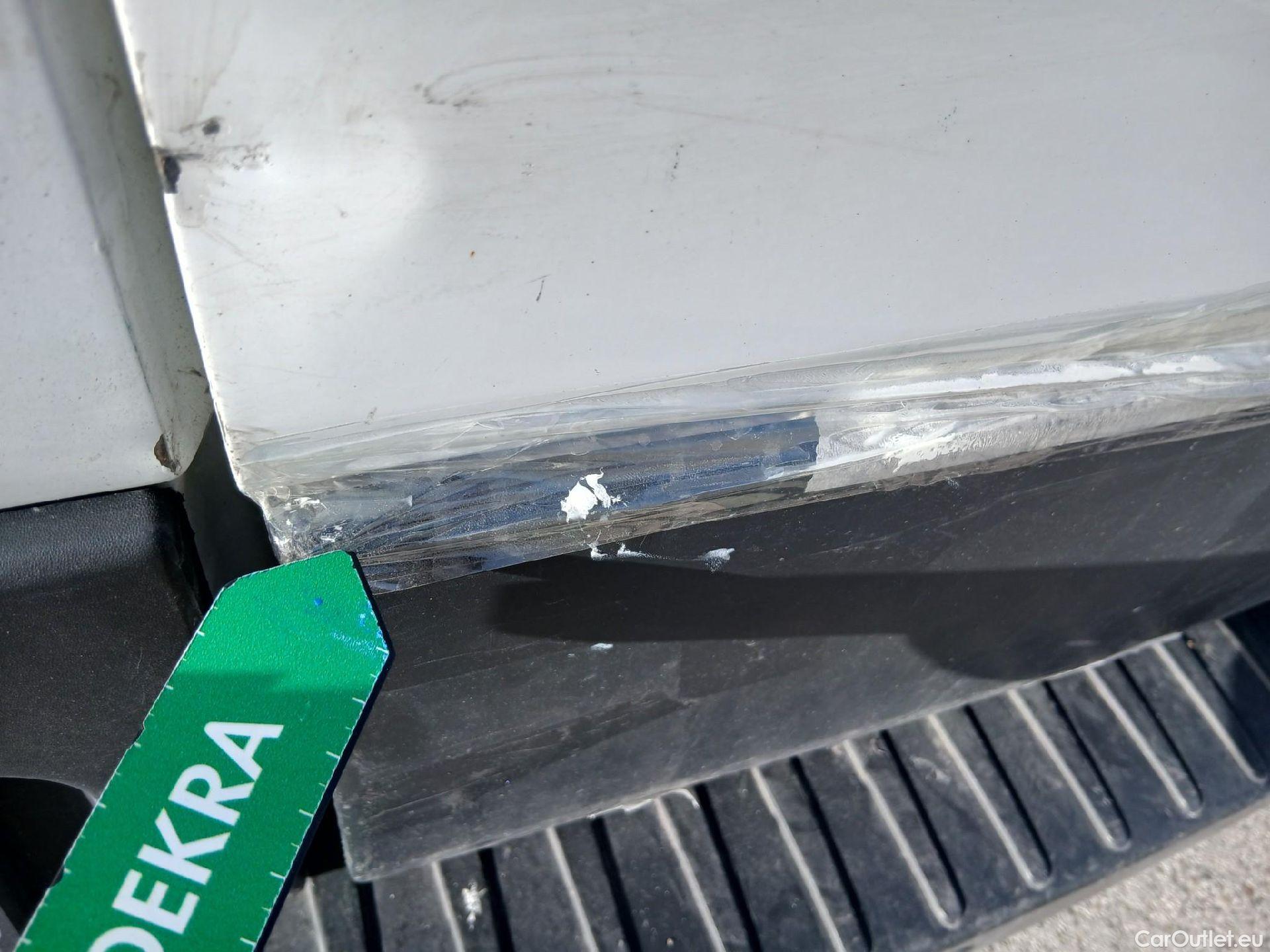  Ford  Transit FORD  / 2013 / 4P / furgón 310 96kW L2H2 Van Trend Delantera #36