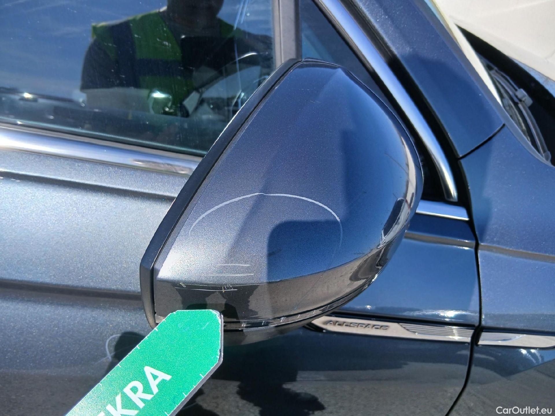  Volkswagen  Tiguan VOLKSWAGEN  Allspace / 2021 / 5P / todoterreno Life 2.0 TDI 110kW (150CV) DSG #27