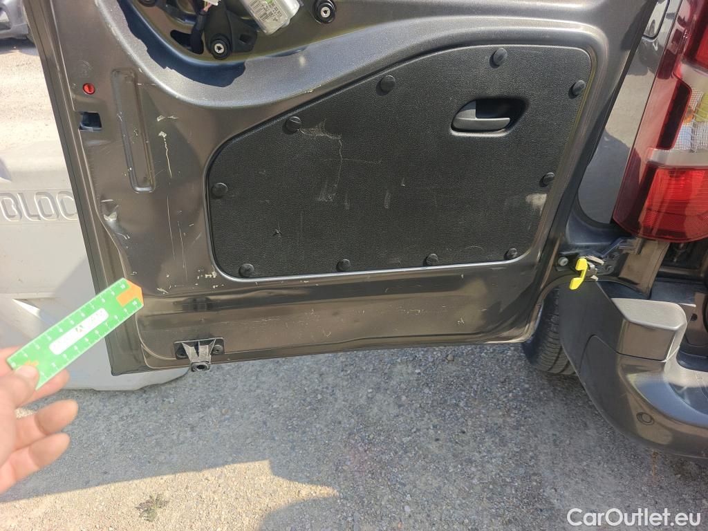  Opel  Combo OPEL  Life / 2018 / 5P / monovolumen compacto 1.5 TD 75kW (100CV) S/S Selective L #12