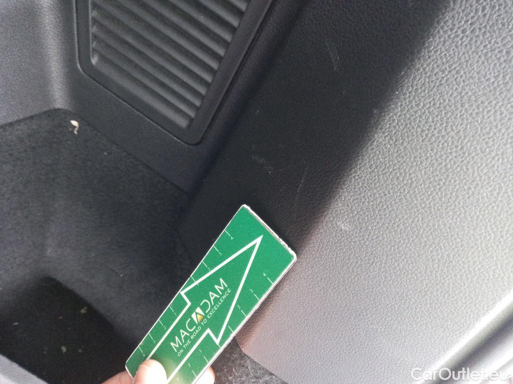  Volkswagen  Touran VOLKSWAGEN  / 2015 / 5P / monovolumen compacto Advance 1.6 TDI 85kW (115CV) DSG #33