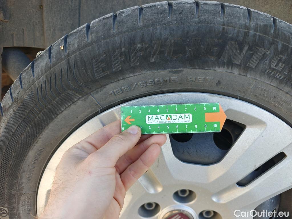  Fiat  Doblo FIAT Doblò Cargo/2015/4P/furgón derivado de turismo Cargo SX 1.6 Mjet 66kW (90CV) #23