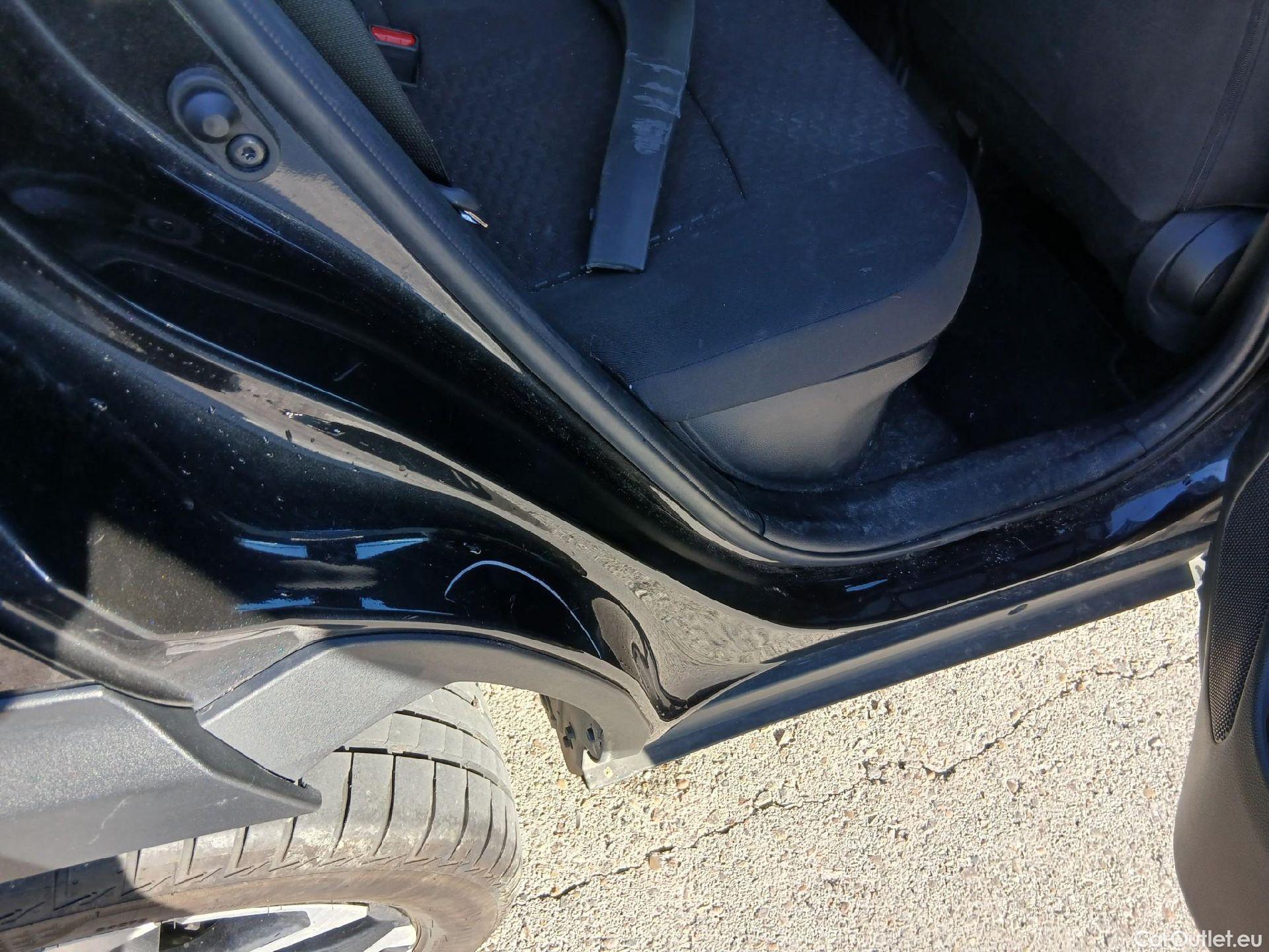  Toyota  Yaris Cross TOYOTA  / 2021 / 5P / todoterreno 1.5 120H Active Plus #40