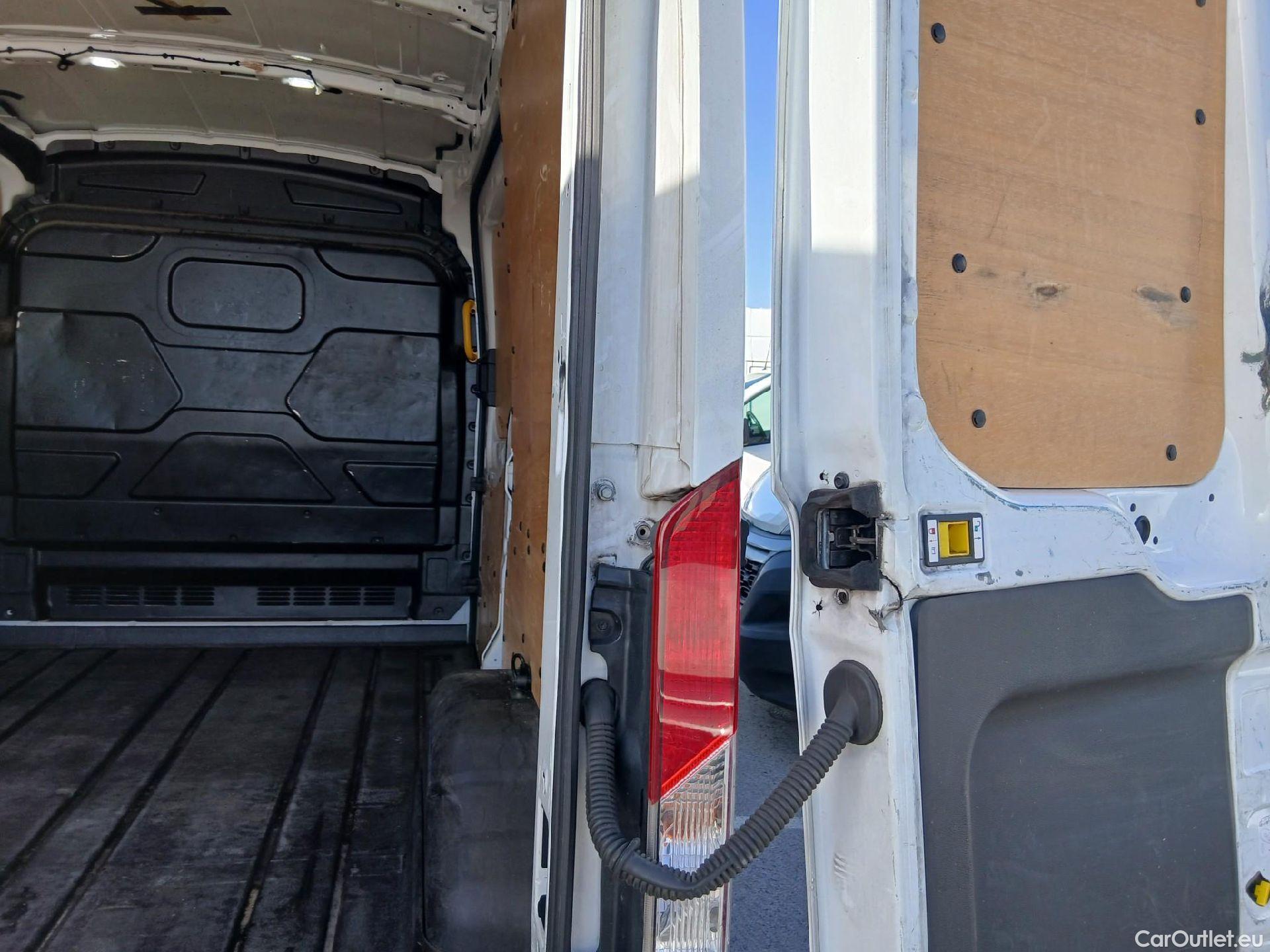  Ford  Transit FORD  / 2013 / 4P / furgón 310 96kW L2H2 Van Trend Delantera #29