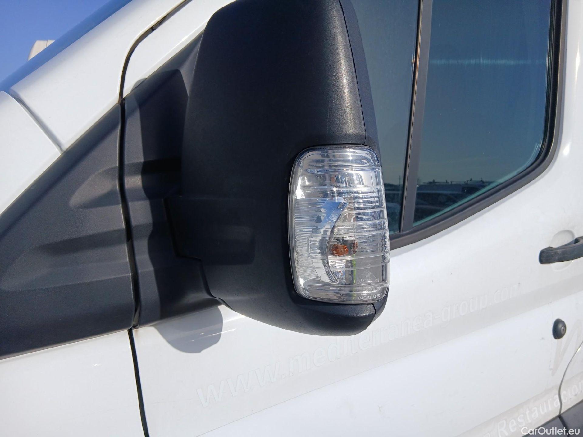  Ford  Transit FORD  / 2013 / 4P / furgón 310 96kW L2H2 Van Trend Delantera #9