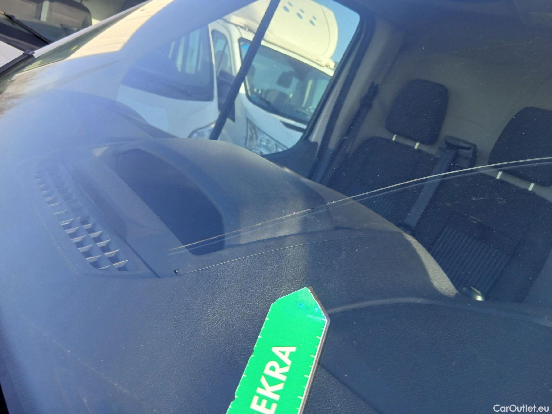  Ford  Transit FORD  / 2013 / 4P / furgón 310 96kW L2H2 Van Trend Delantera #1