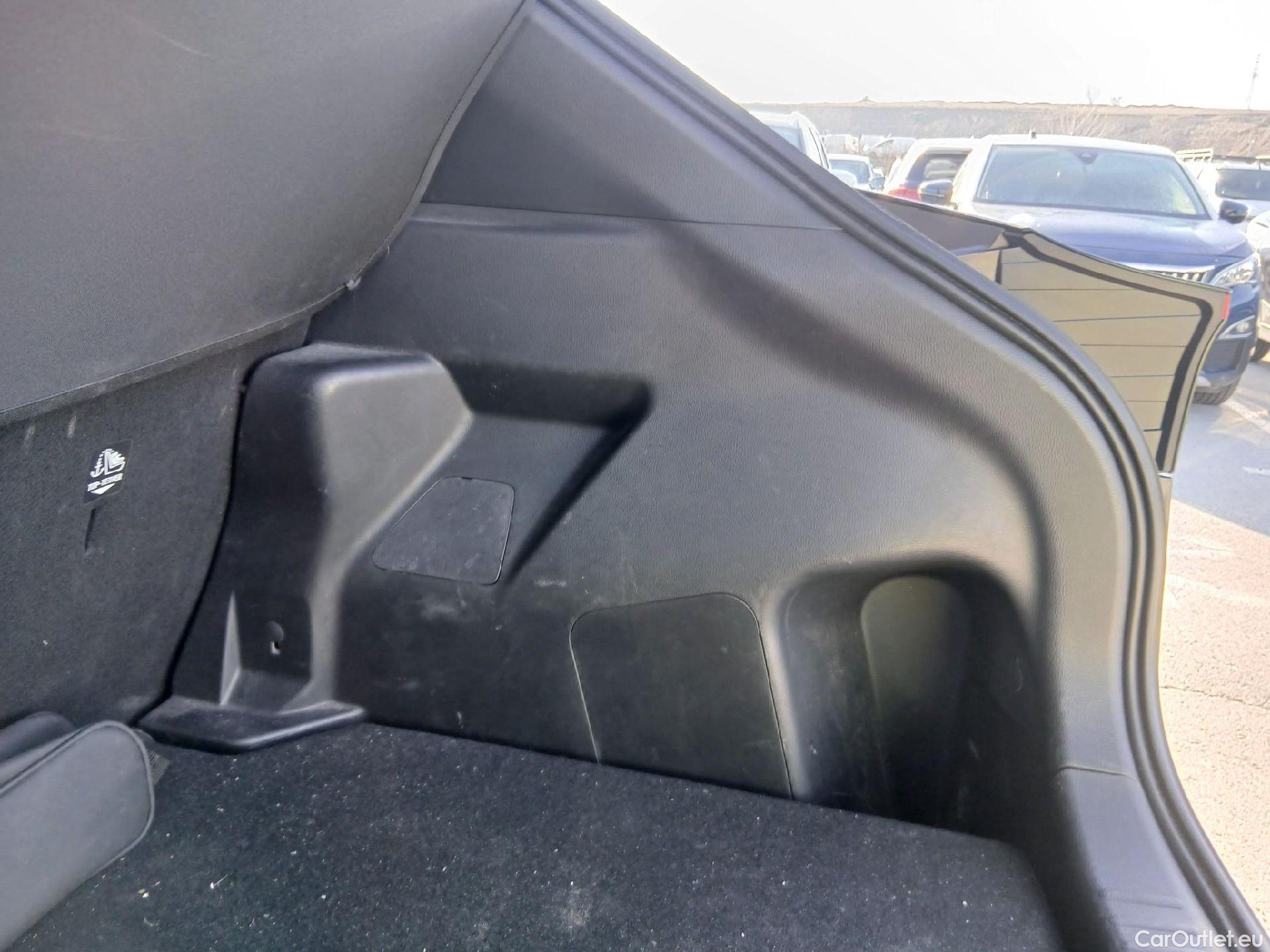  Toyota  Yaris Cross TOYOTA  / 2021 / 5P / todoterreno 1.5 120H Active Plus #30