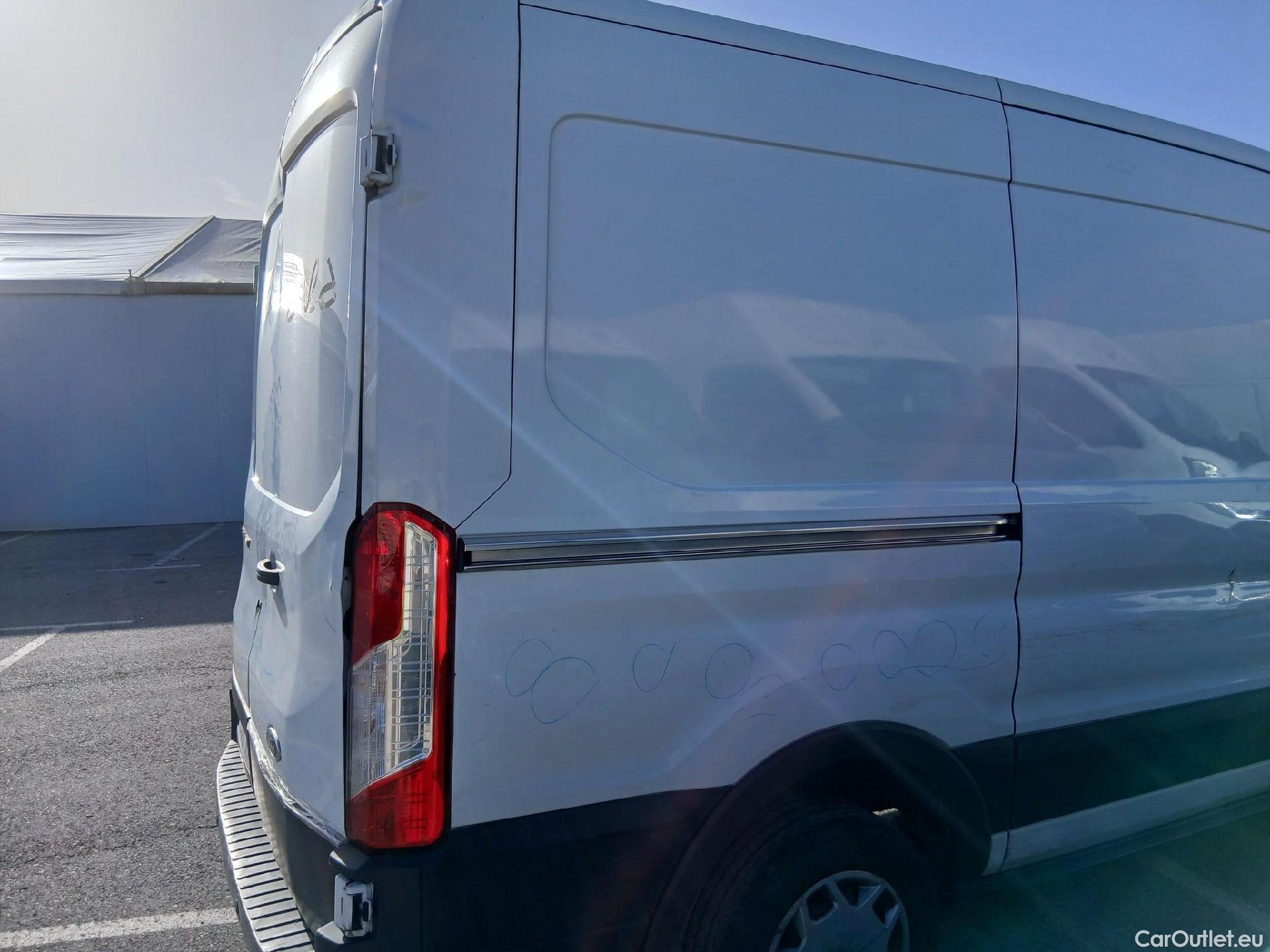  Ford  Transit FORD  / 2013 / 4P / furgón 310 96kW L2H2 Van Trend Delantera #46