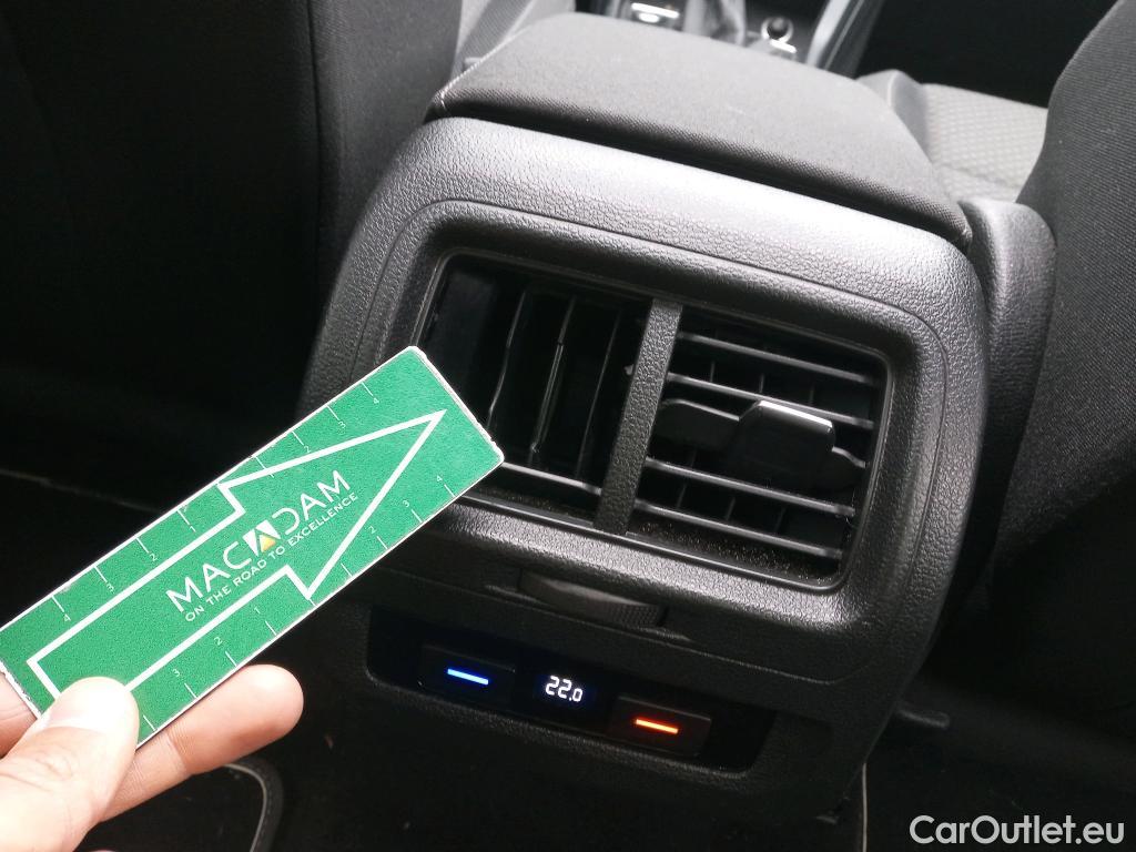  Volkswagen  Touran VOLKSWAGEN  / 2015 / 5P / monovolumen compacto Advance 1.6 TDI 85kW (115CV) DSG #5