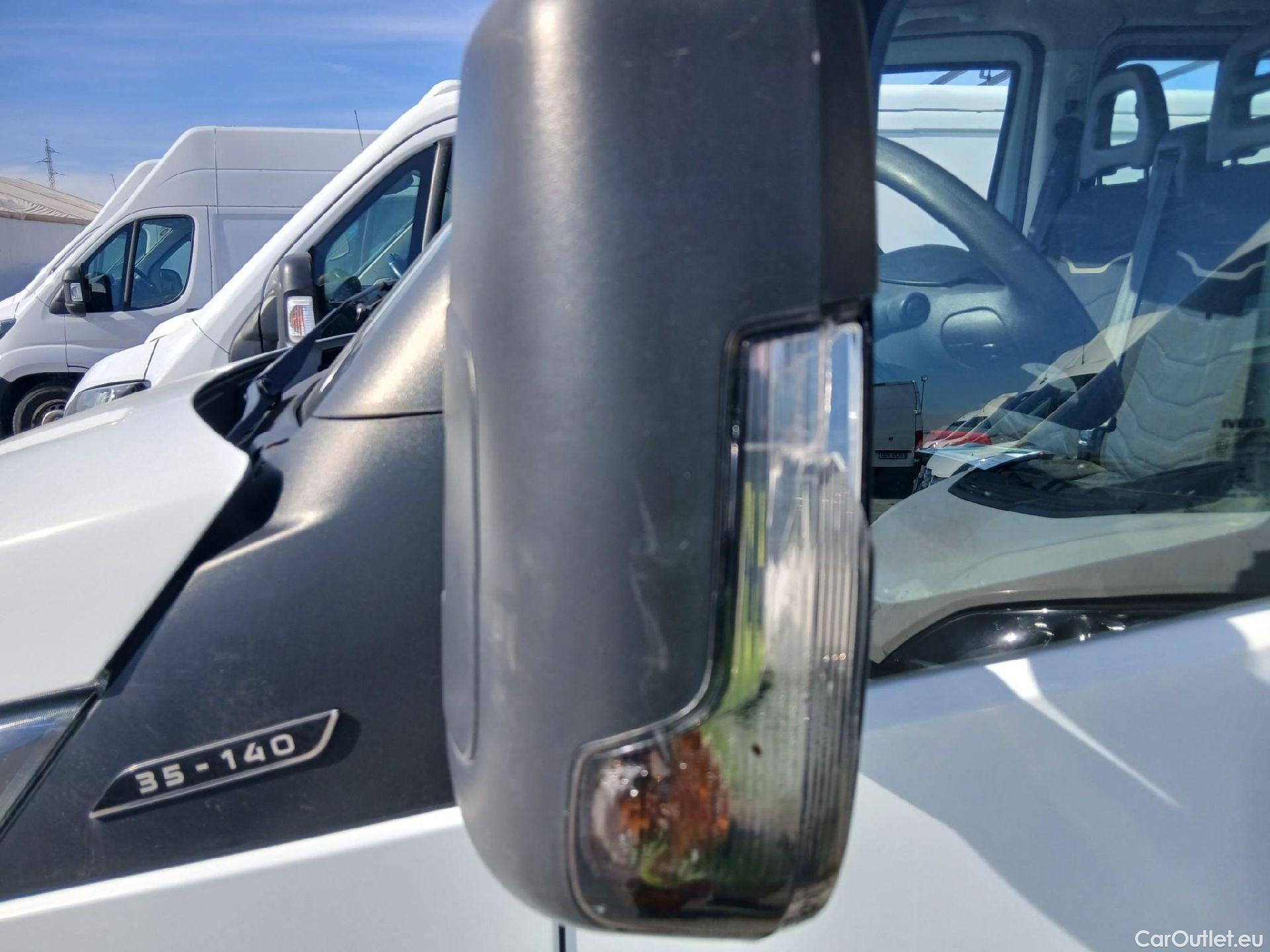  Iveco  Daily IVECO  / 2014 / 4P / chasis doble cabina 35C 14 D 3750 #17