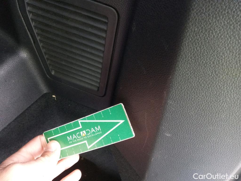  Volkswagen  Touran VOLKSWAGEN  / 2015 / 5P / monovolumen compacto Advance 1.6 TDI 85kW (115CV) DSG #34