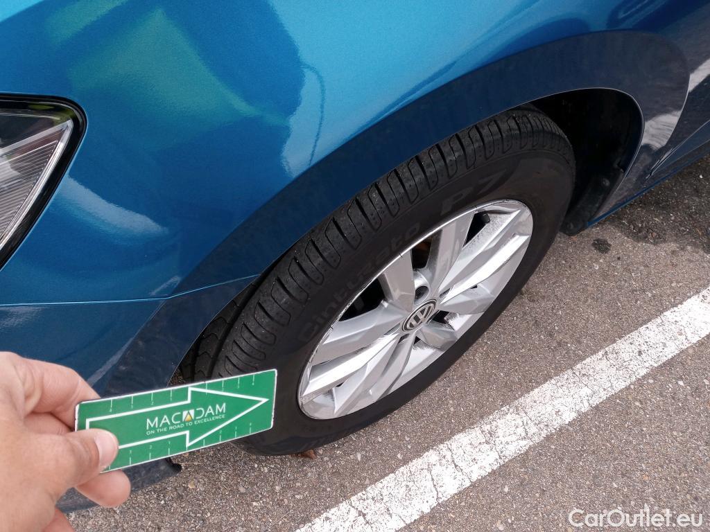  Volkswagen  Touran VOLKSWAGEN  / 2015 / 5P / monovolumen compacto Advance 1.6 TDI 85kW (115CV) DSG #26