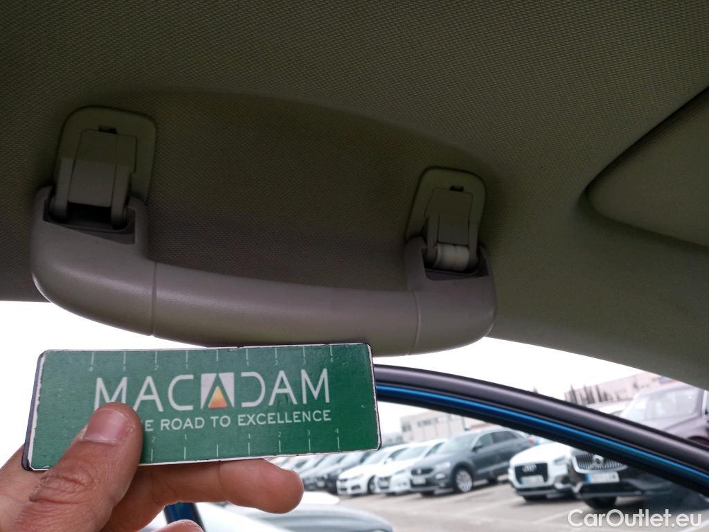  Volkswagen  Touran VOLKSWAGEN  / 2015 / 5P / monovolumen compacto Advance 1.6 TDI 85kW (115CV) DSG #31