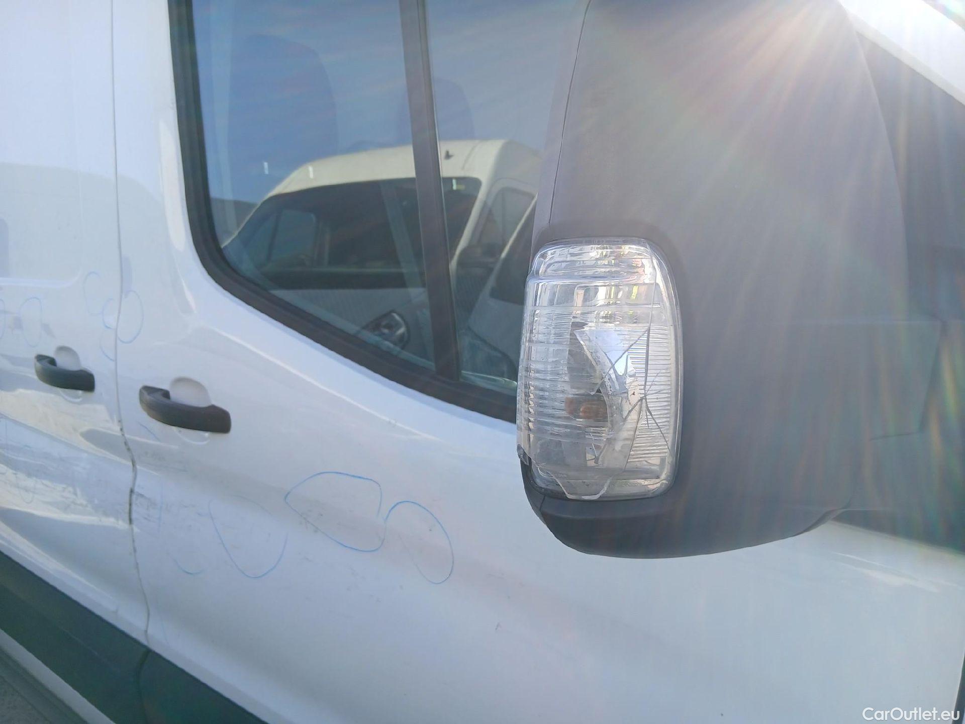  Ford  Transit FORD  / 2013 / 4P / furgón 310 96kW L2H2 Van Trend Delantera #59