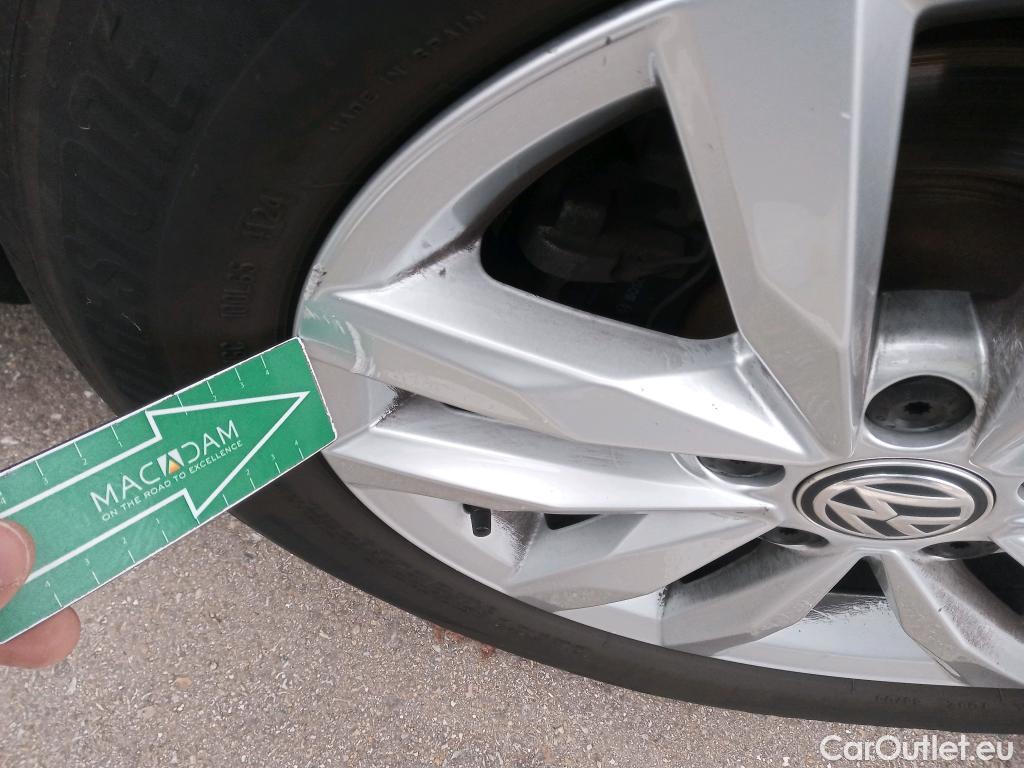  Volkswagen  Touran VOLKSWAGEN  / 2015 / 5P / monovolumen compacto Advance 1.6 TDI 85kW (115CV) DSG #27